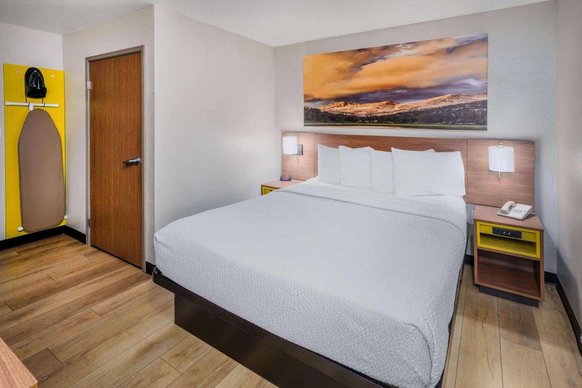 Days Inn & Suites by Wyndham Greeley gallery photo in Greeley, CO — image 21