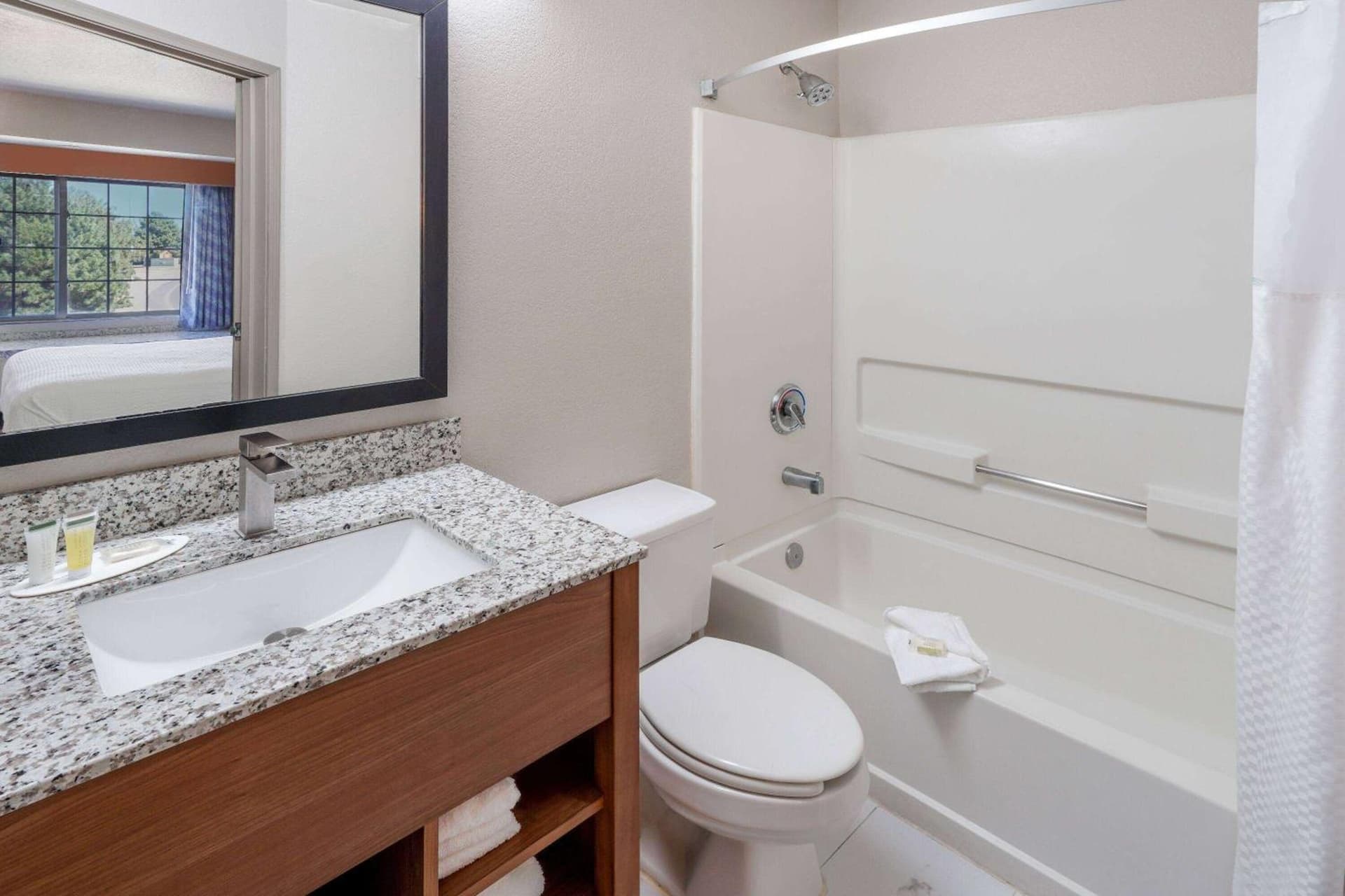 Days Inn & Suites by Wyndham Greeley gallery photo in Greeley, CO — image 9
