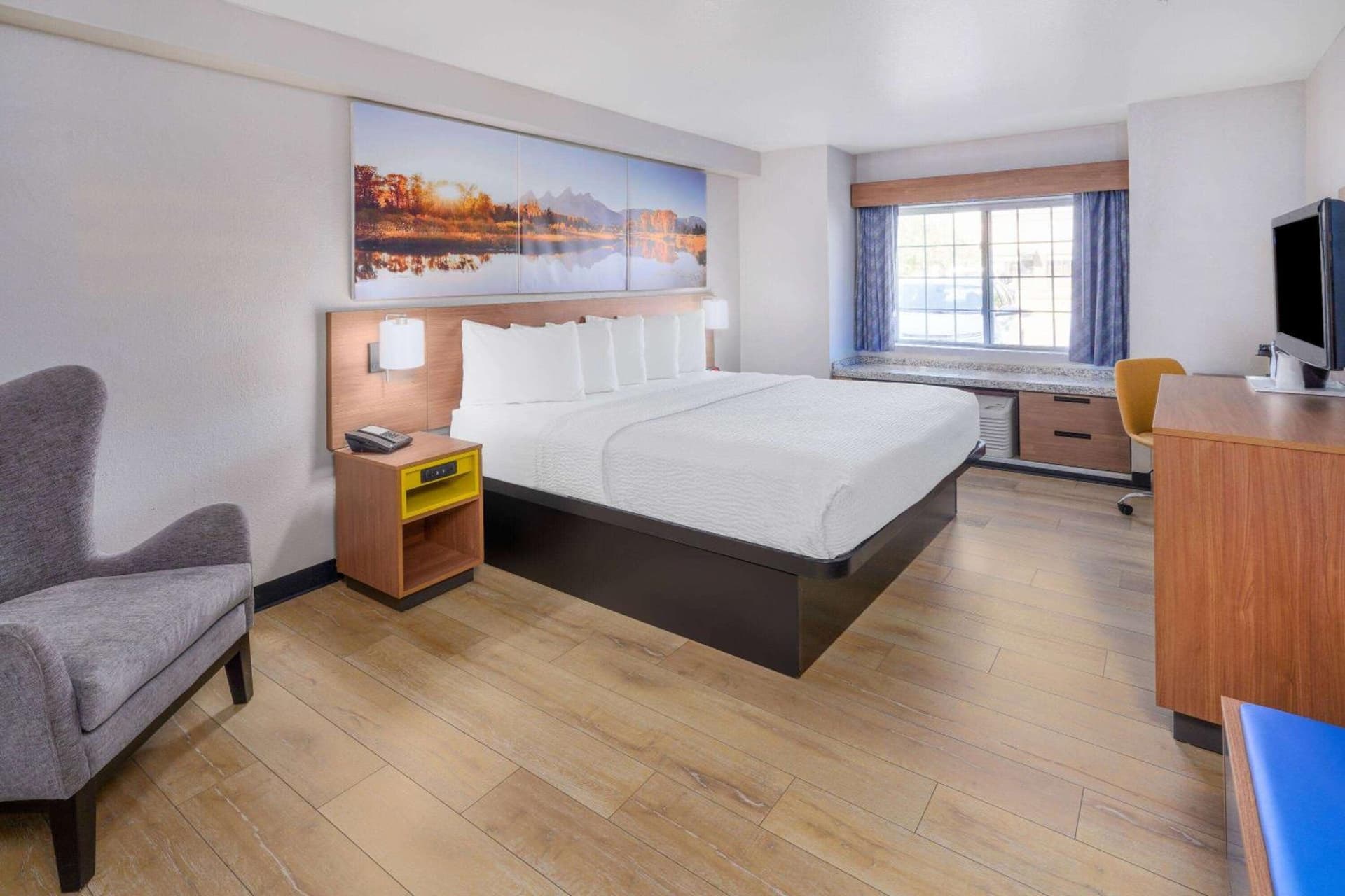 Days Inn & Suites by Wyndham Greeley gallery photo in Greeley, CO — image 12