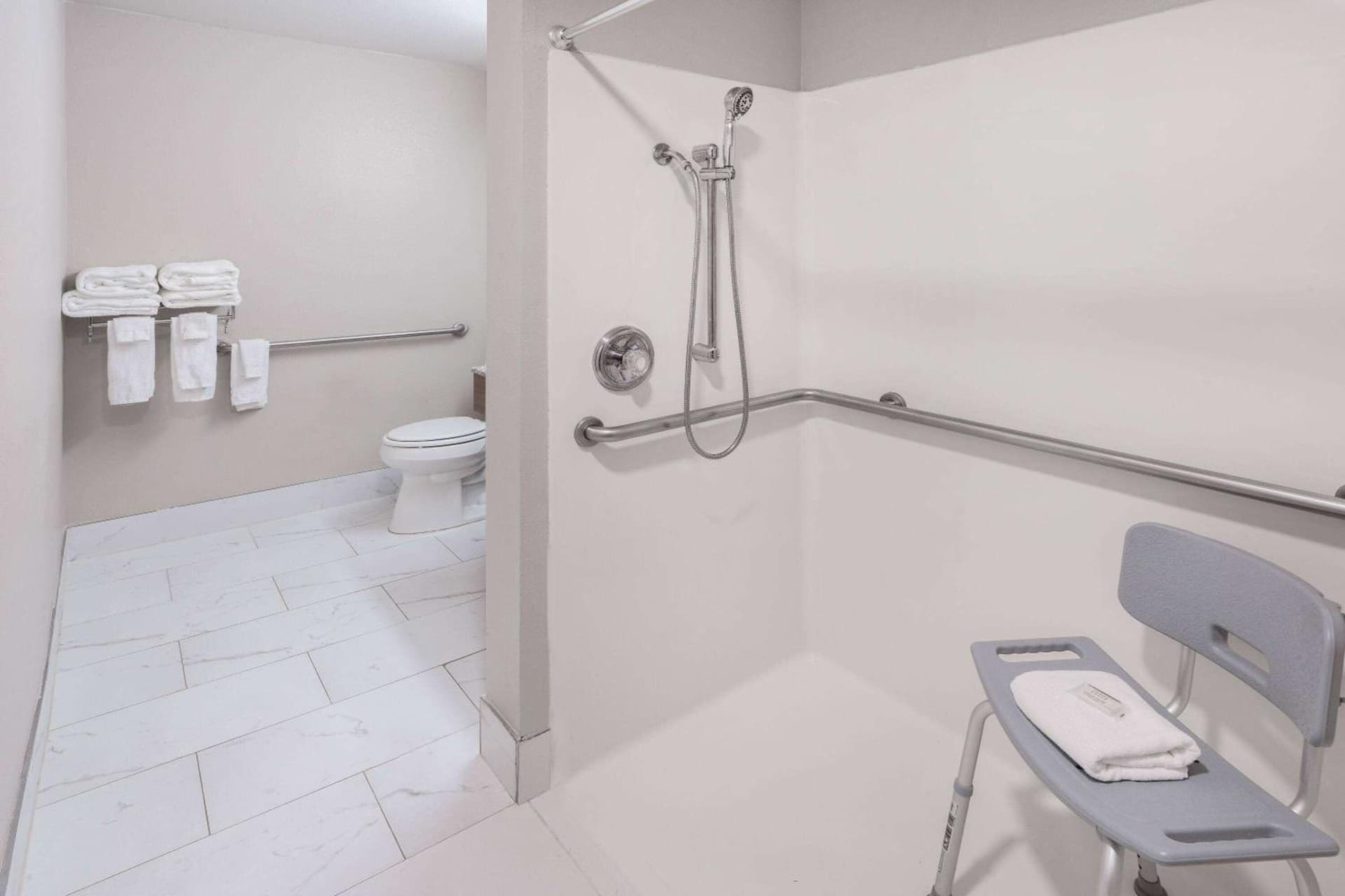 Days Inn & Suites by Wyndham Greeley gallery photo in Greeley, CO — image 7