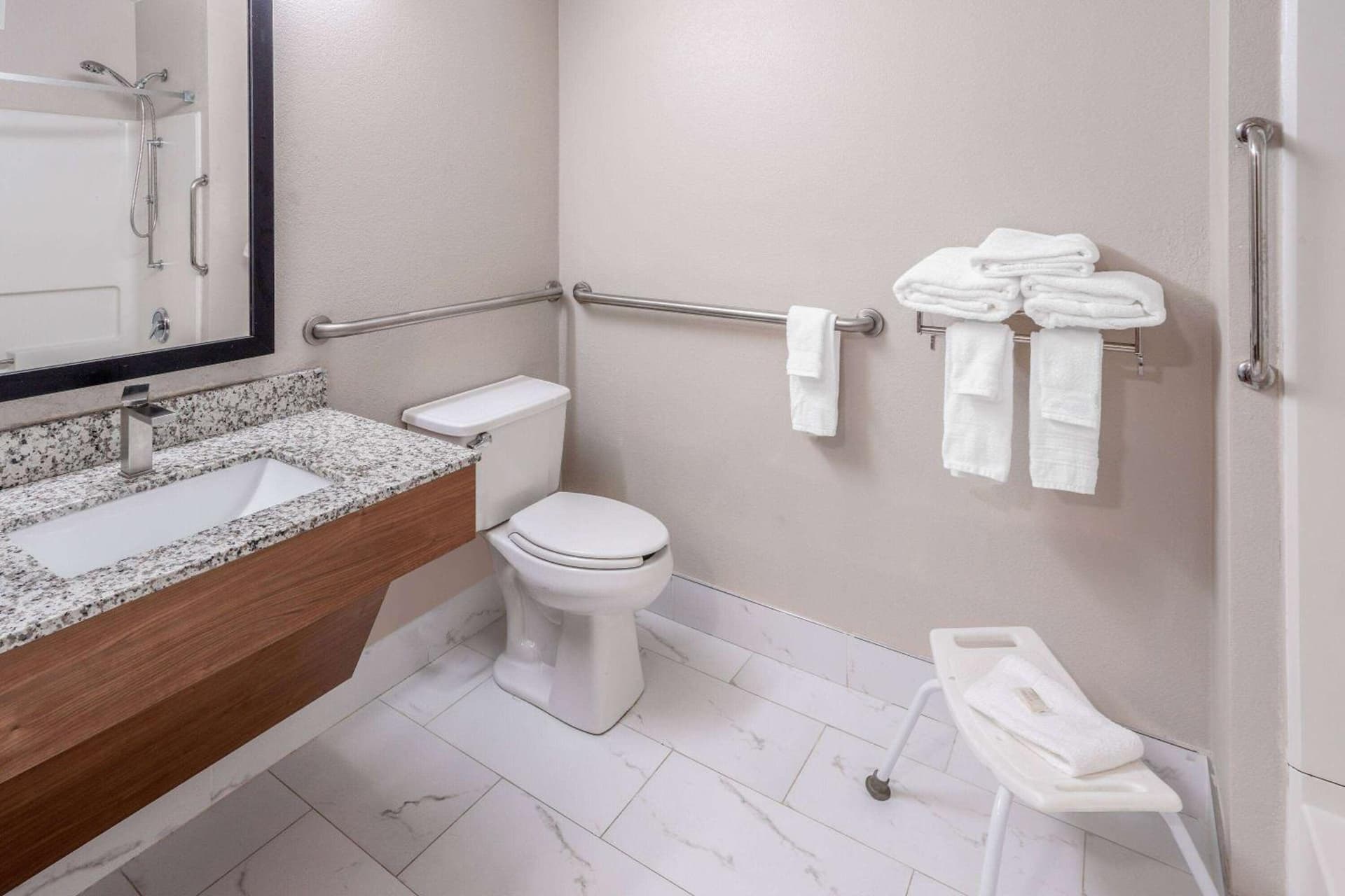Days Inn & Suites by Wyndham Greeley gallery photo in Greeley, CO — image 11