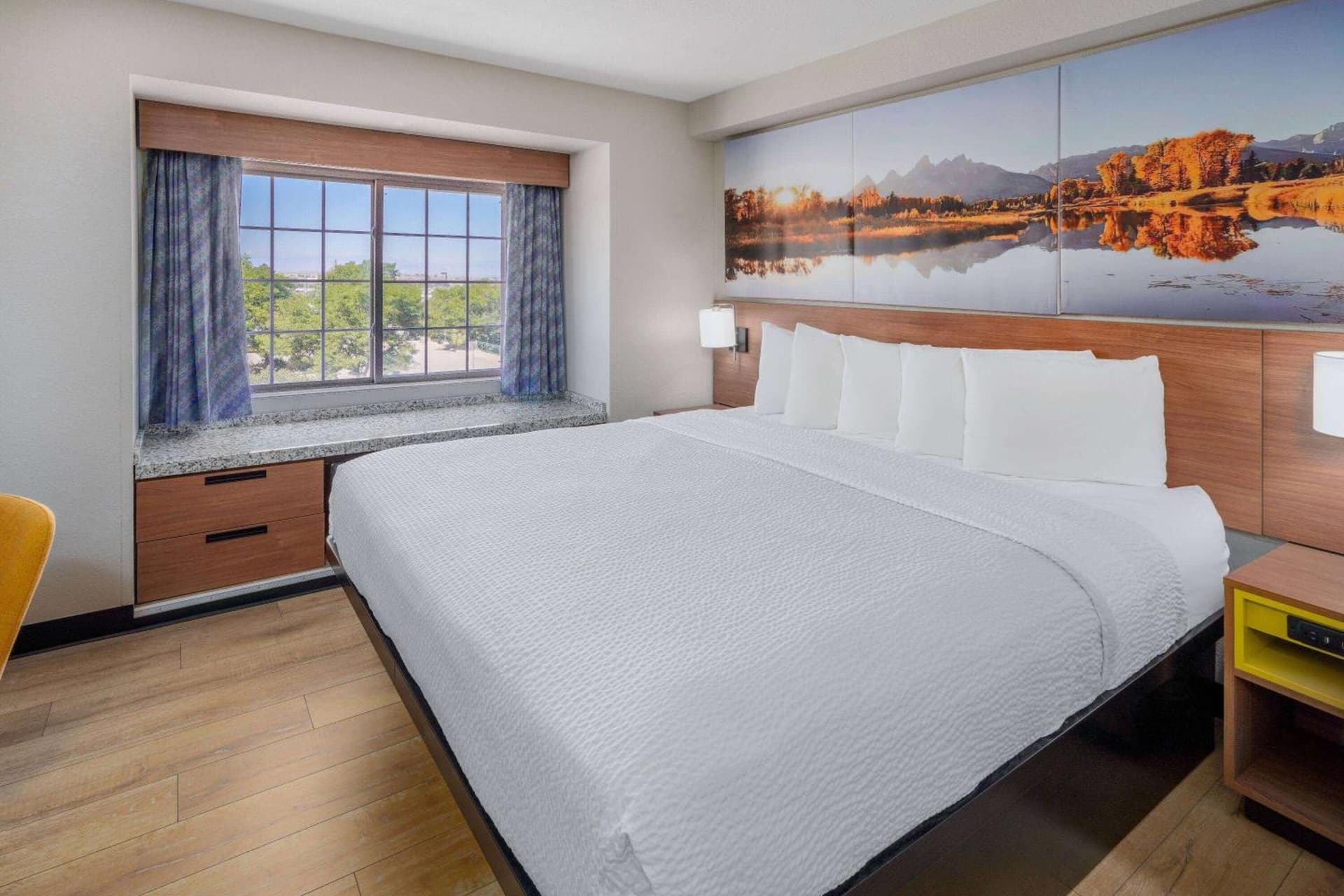 Days Inn & Suites by Wyndham Greeley gallery photo in Greeley, CO — image 32