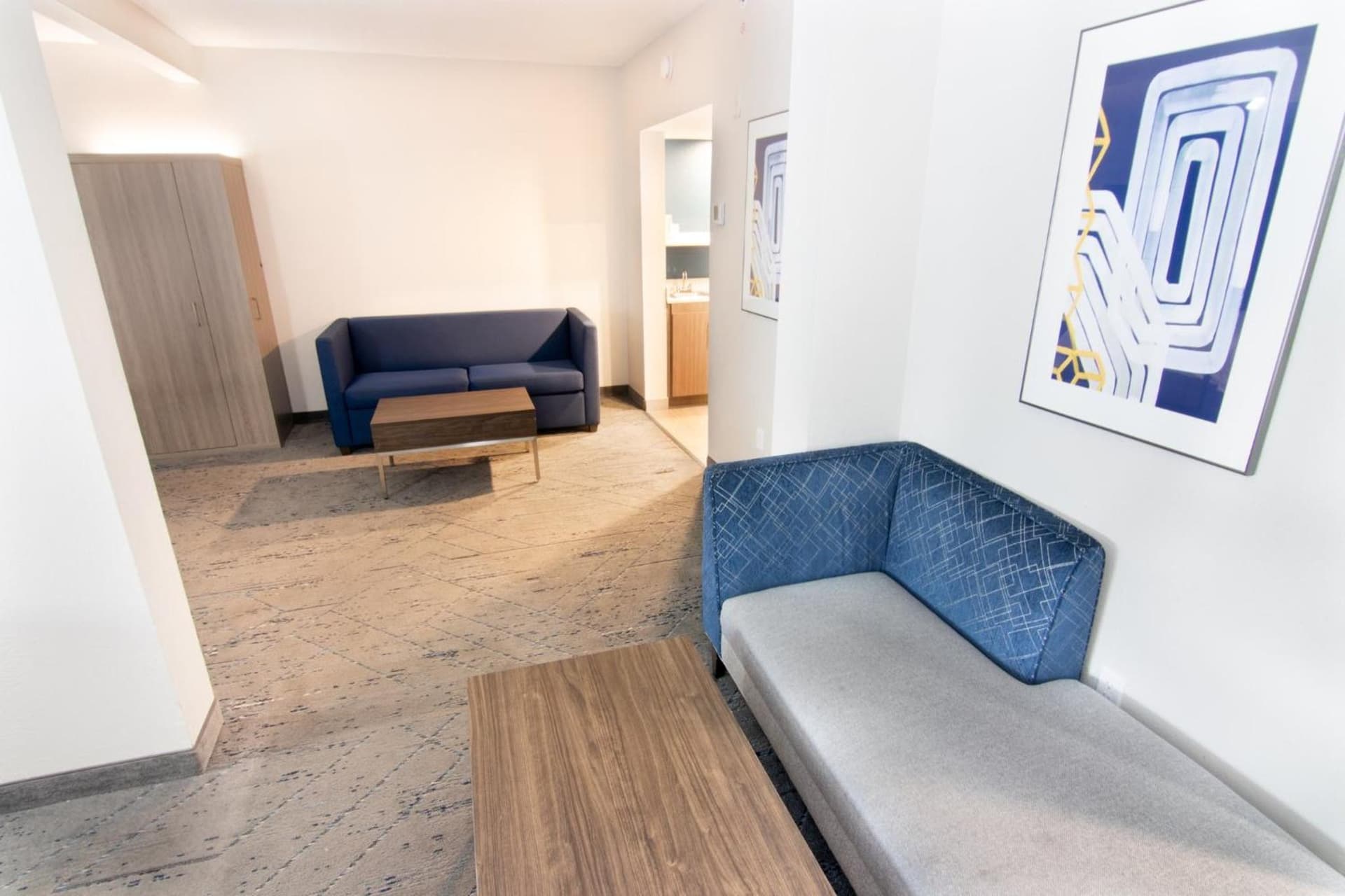 Holiday Inn Express and Suites Fort Lauderdale Airport West by IHG interior in Davie, FL — gallery photo 2