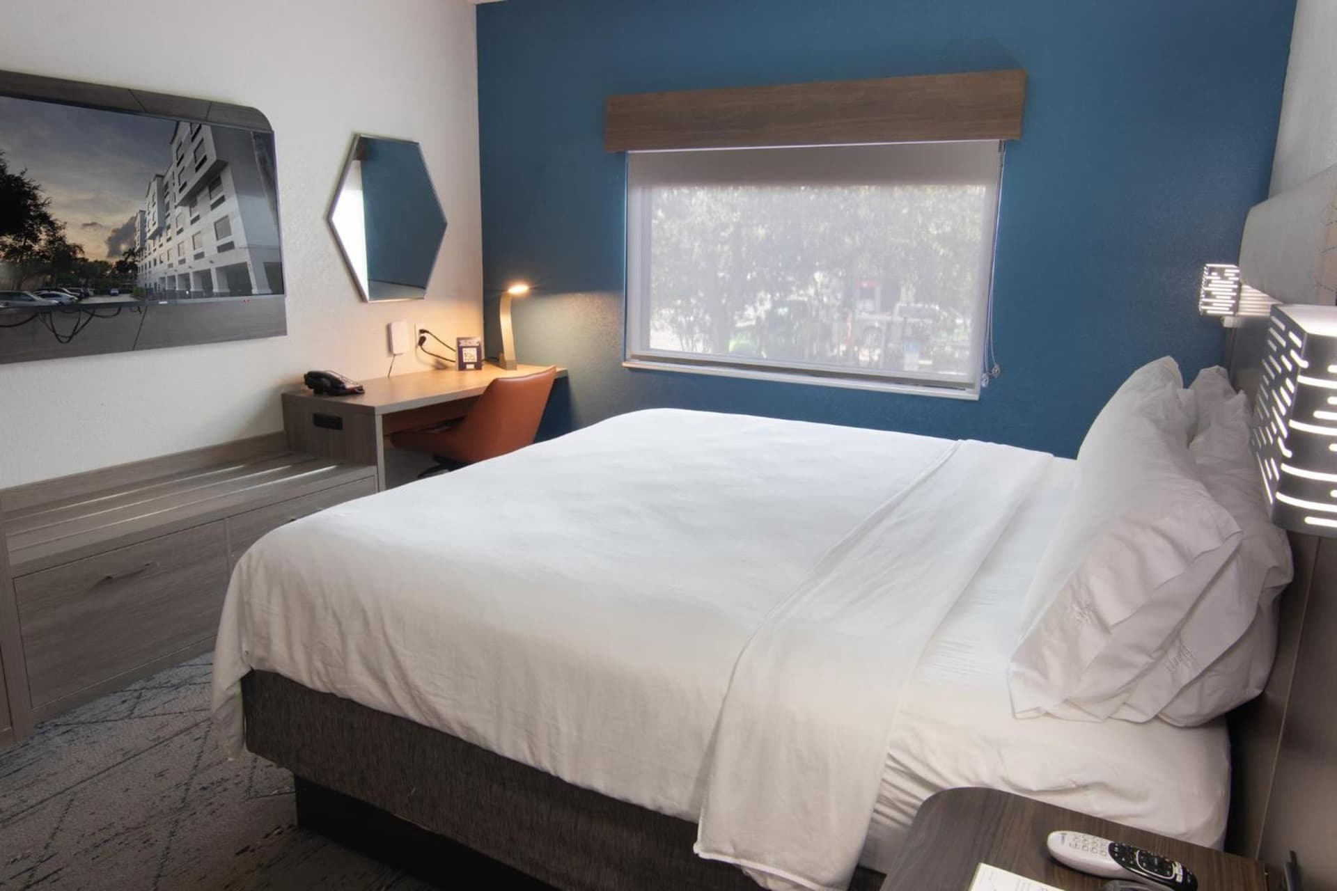 Holiday Inn Express and Suites Fort Lauderdale Airport West by IHG interior in Davie, FL — gallery photo 2