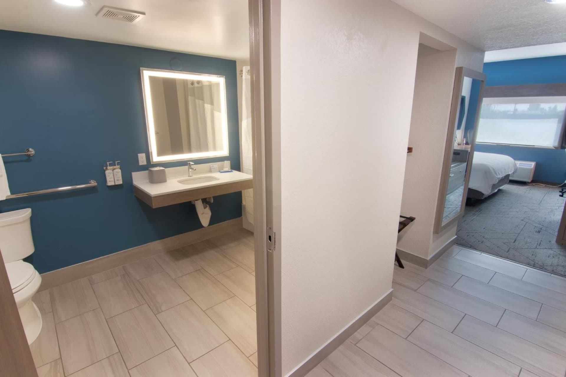 Holiday Inn Express and Suites Fort Lauderdale Airport West by IHG gallery photo in Davie, FL — image 50
