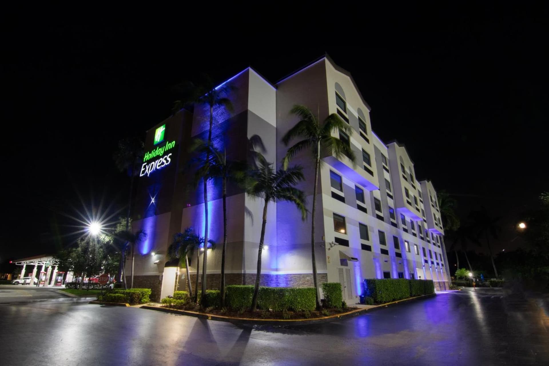 Holiday Inn Express and Suites Fort Lauderdale Airport West by IHG gallery photo in Davie, FL — image 7