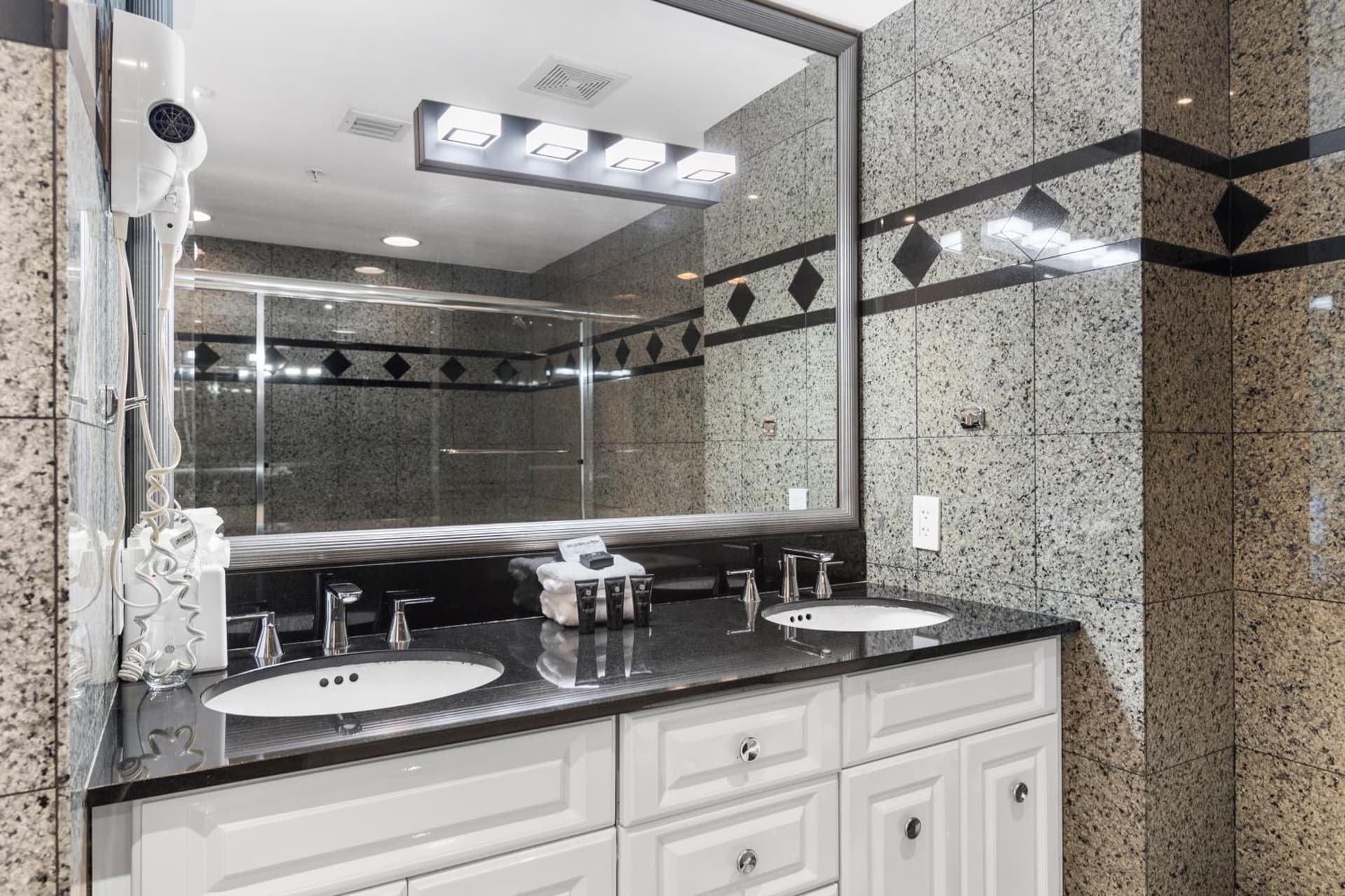 Fortune House Hotel Suites gallery photo in Miami, FL — image 58