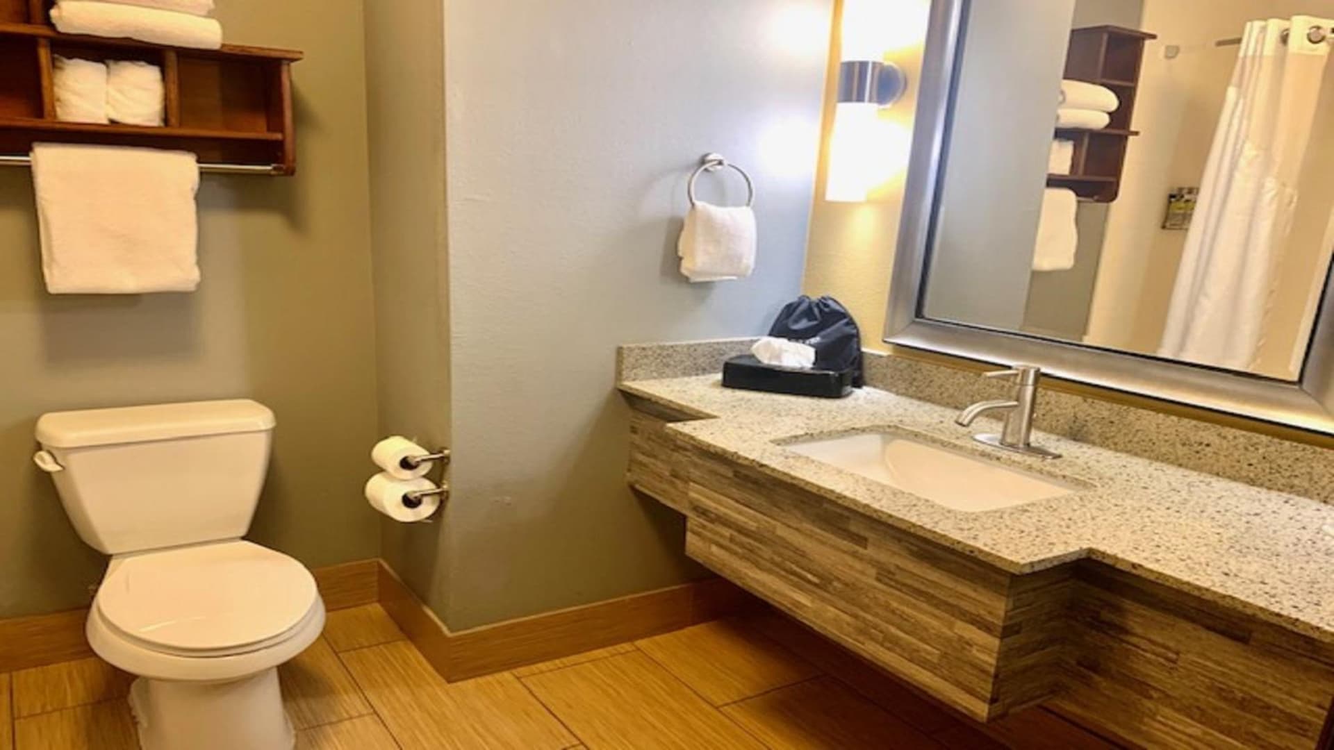 Holiday Inn Express & Suites Perry-National Fairground Area #34 by IHG interior in Perry, GA — gallery photo 2