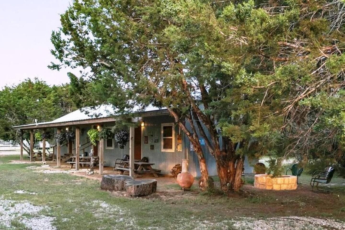 #1 Cabaret Bandera Tin Star Bandera, TX property views in Bandera, TX — gallery photo 3
