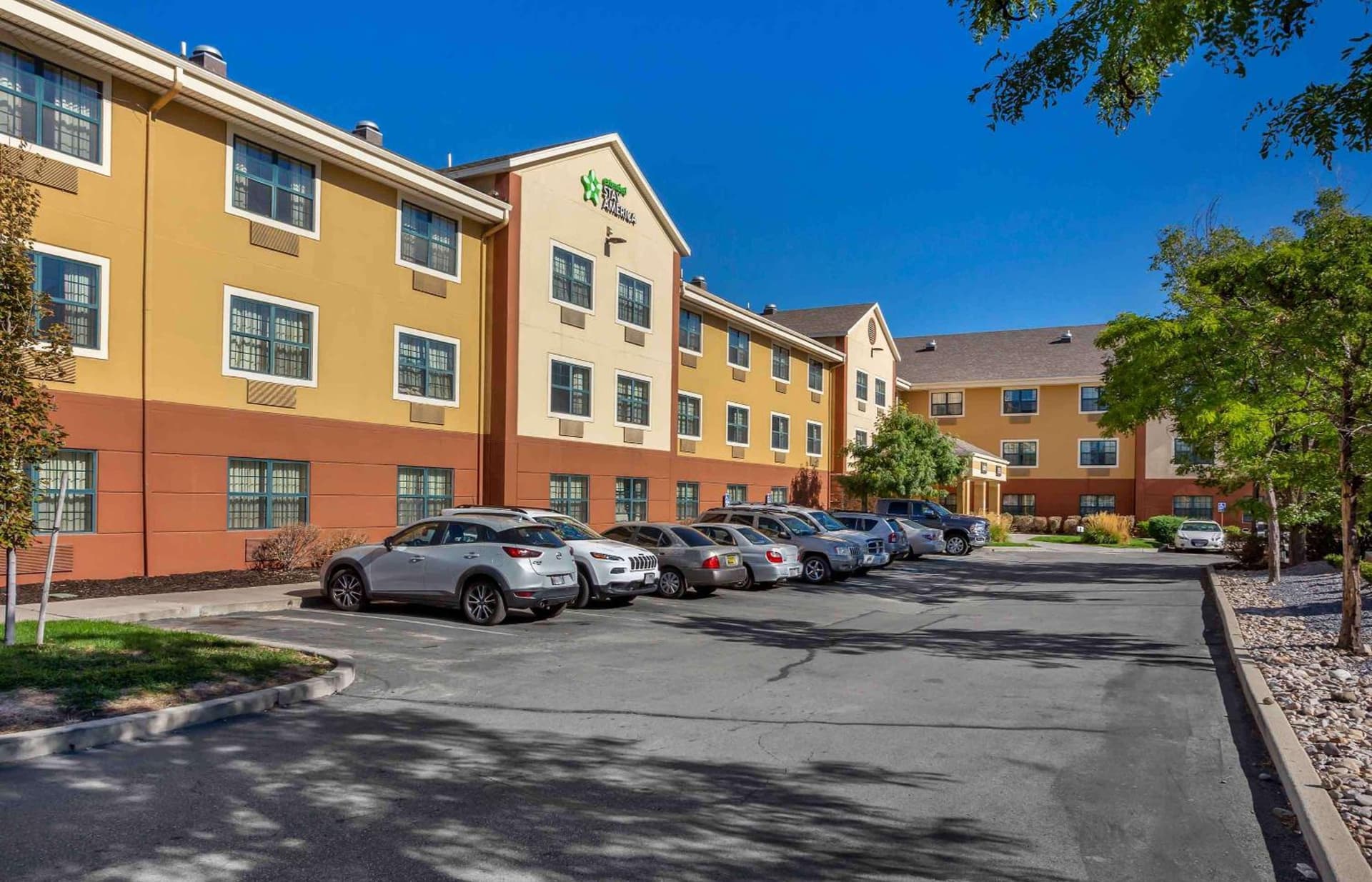 Extended Stay America Select Suites - Salt Lake City - Union Park interior in Midvale, UT — gallery photo 2