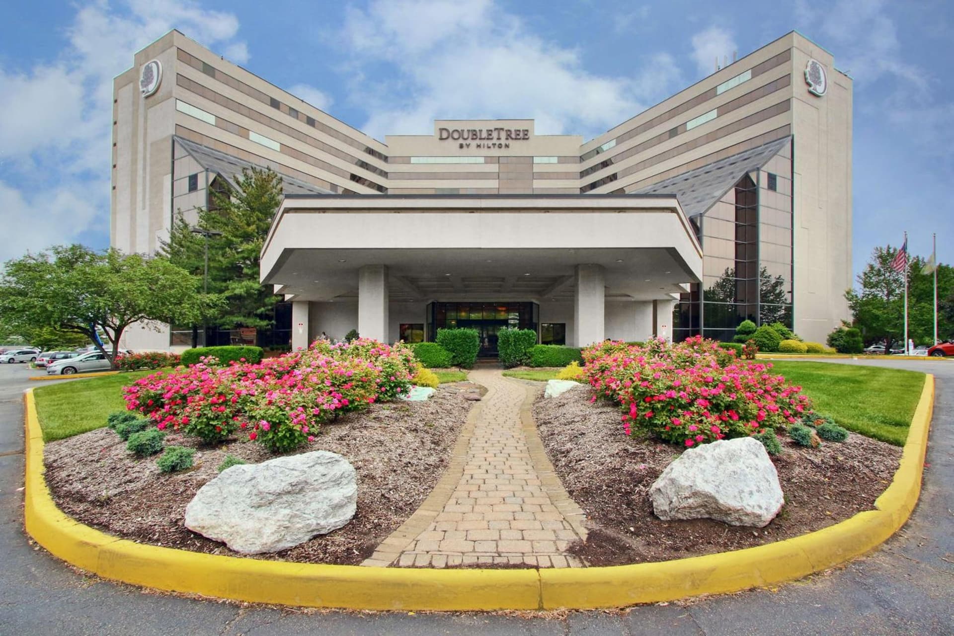 DoubleTree by Hilton Hotel Newark Airport interior in Newark, NJ — gallery photo 2