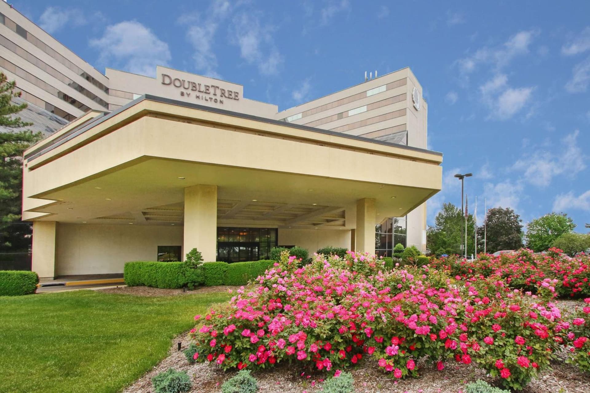 DoubleTree by Hilton Hotel Newark Airport — hotel in Newark, New Jersey