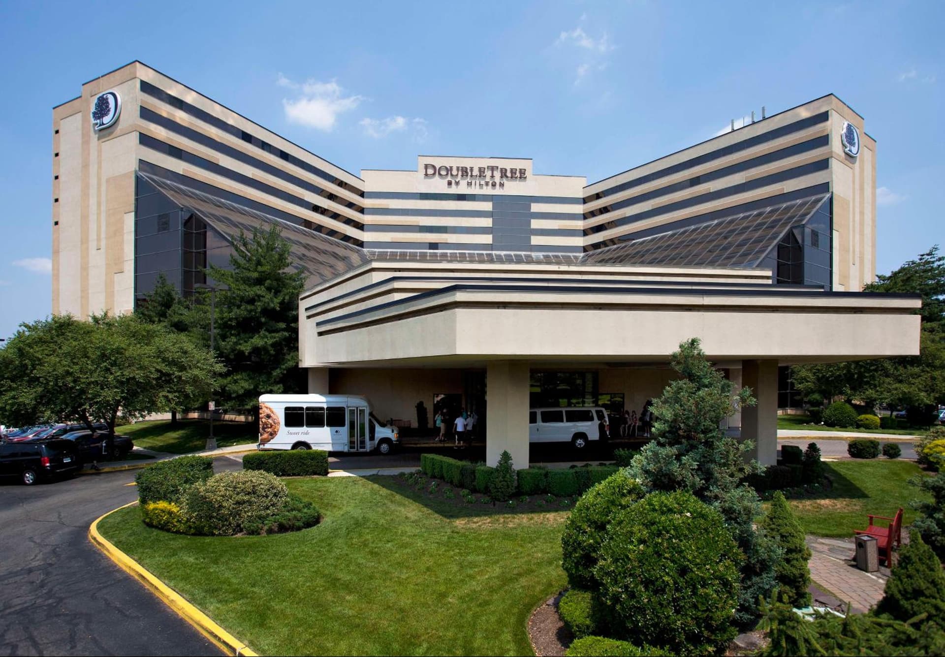 DoubleTree by Hilton Hotel Newark Airport property views in Newark, NJ — gallery photo 3