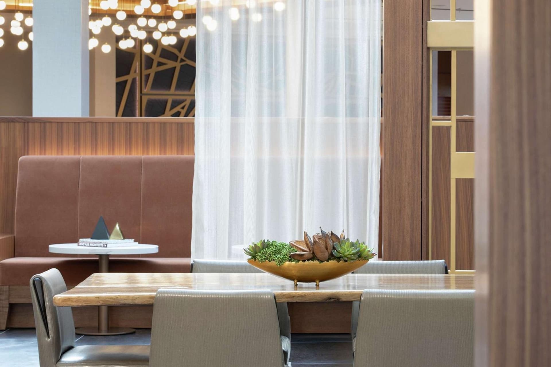 DoubleTree by Hilton Hotel Newark Airport gallery photo in Newark, NJ — image 42