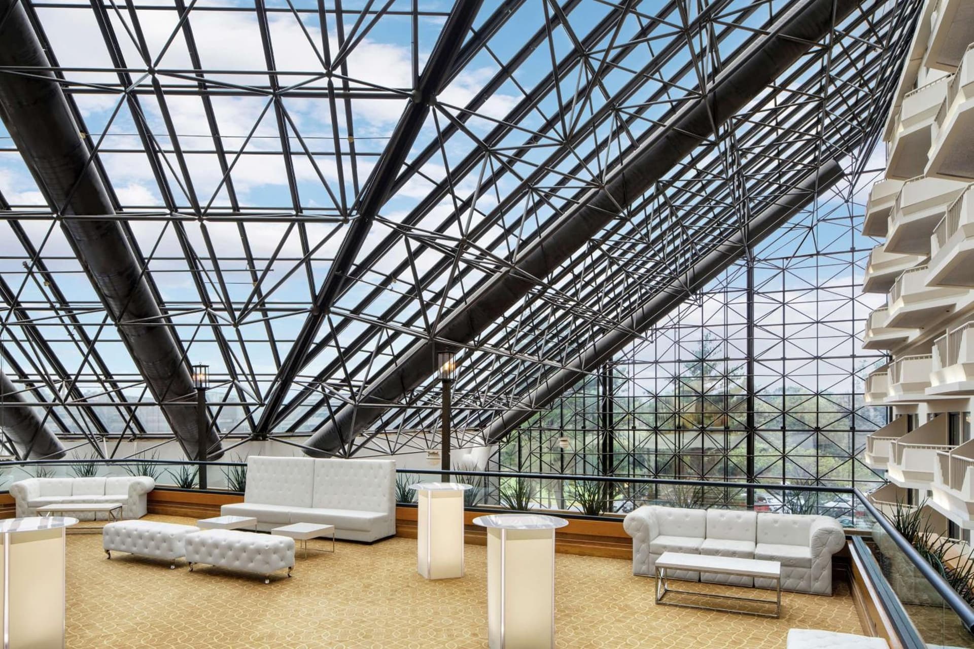 DoubleTree by Hilton Hotel Newark Airport gallery photo in Newark, NJ — image 11