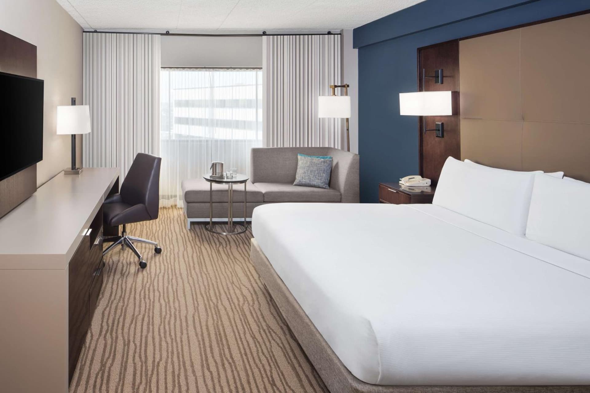 DoubleTree by Hilton Hotel Newark Airport gallery photo in Newark, NJ — image 25