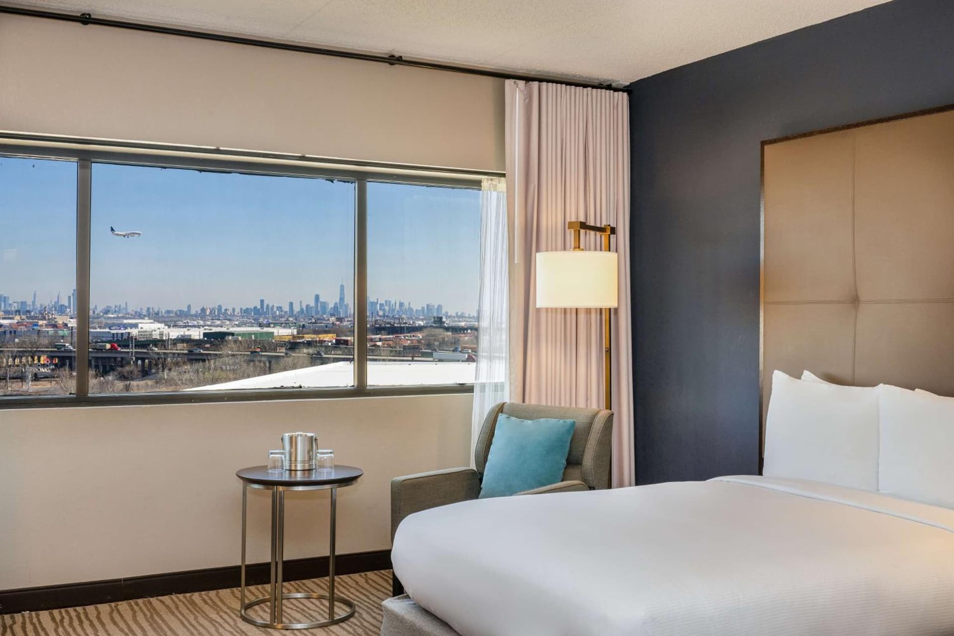 DoubleTree by Hilton Hotel Newark Airport gallery photo in Newark, NJ — image 73