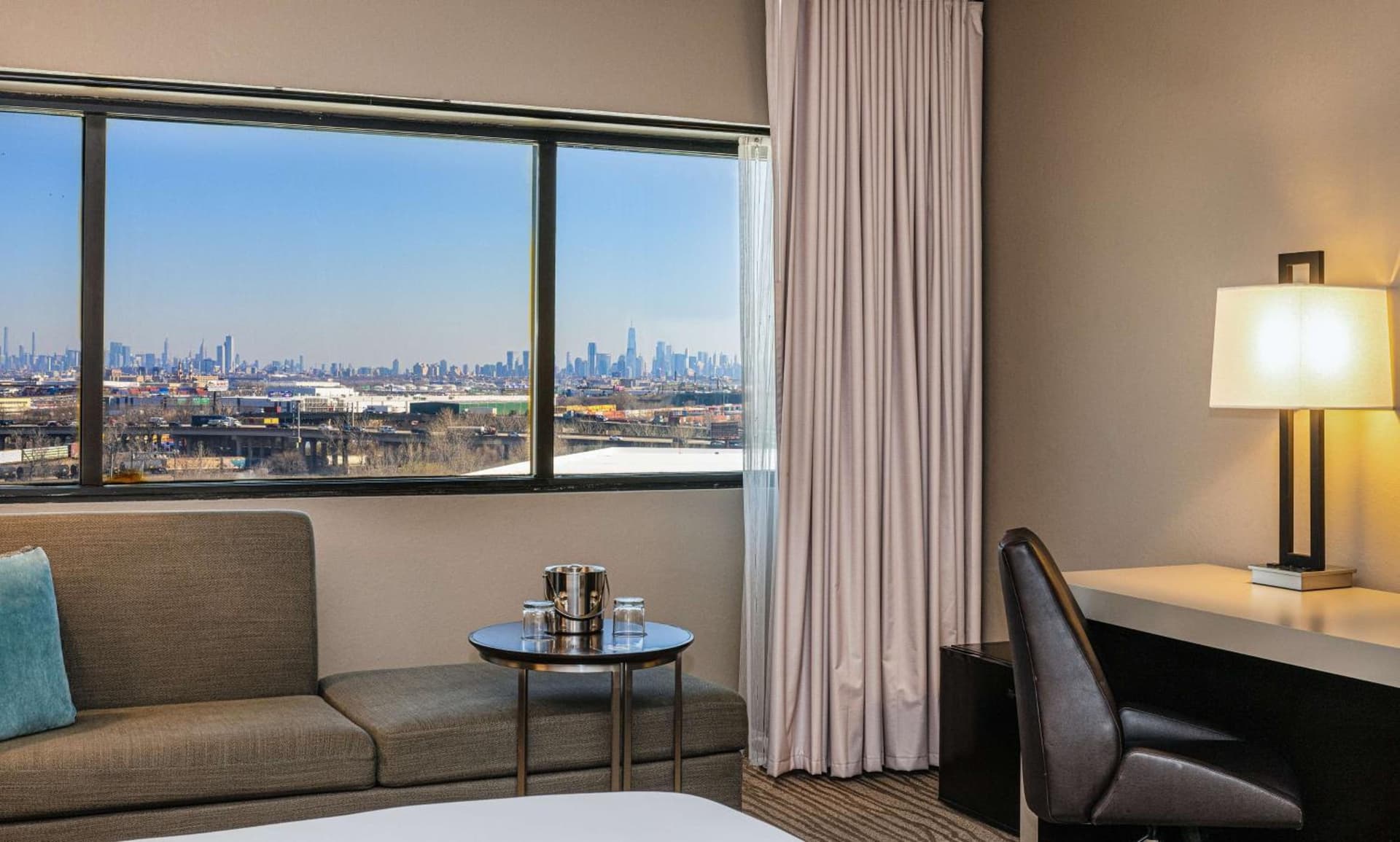 DoubleTree by Hilton Hotel Newark Airport gallery photo in Newark, NJ — image 37