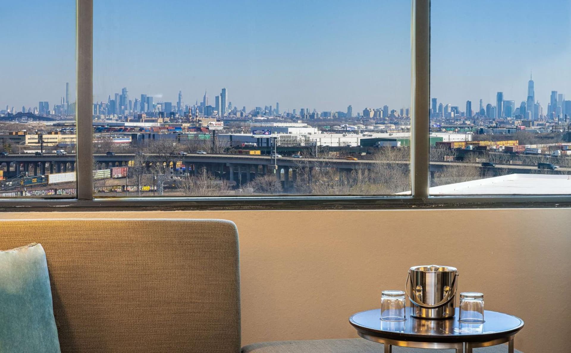 DoubleTree by Hilton Hotel Newark Airport gallery photo in Newark, NJ — image 5