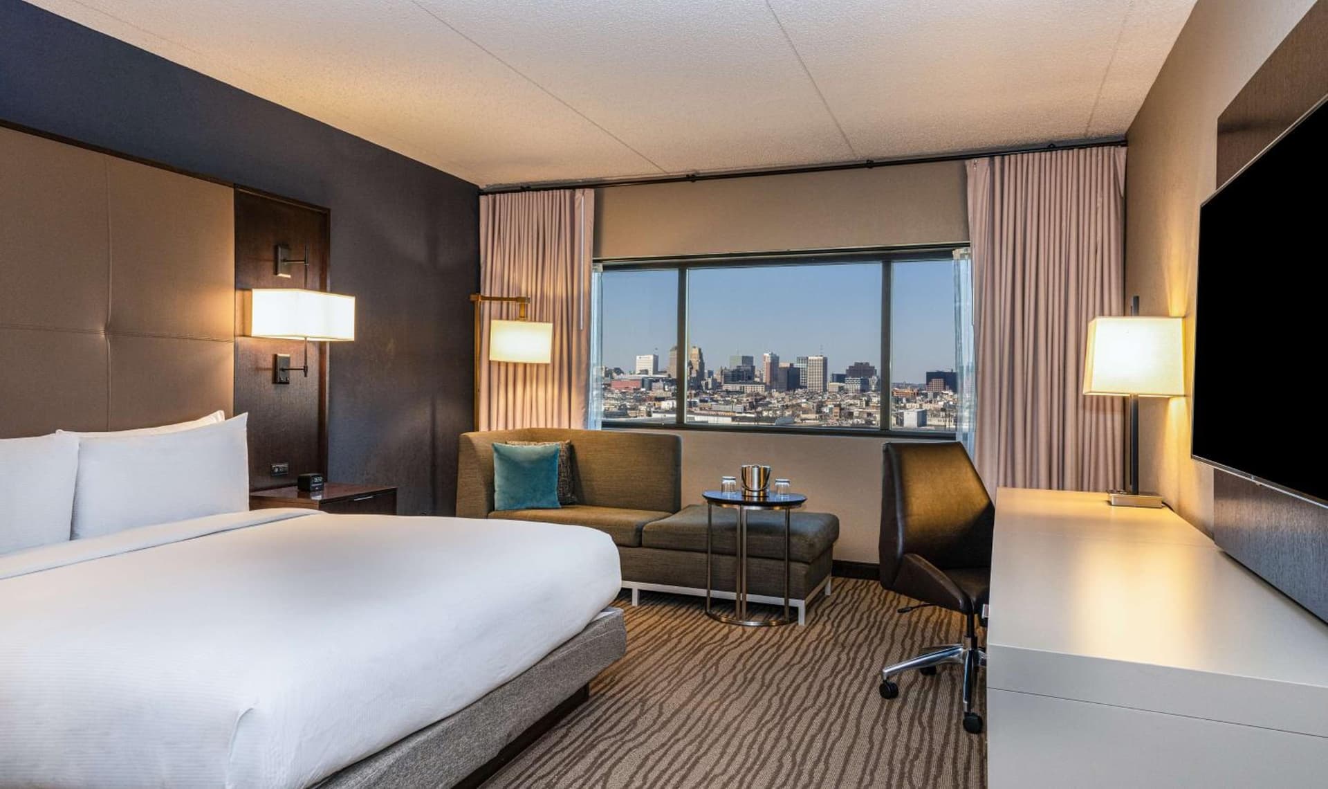 DoubleTree by Hilton Hotel Newark Airport gallery photo in Newark, NJ — image 40