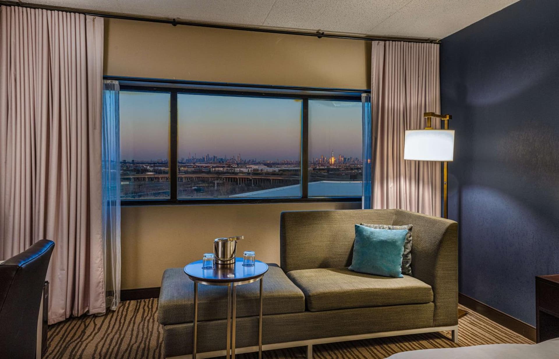 DoubleTree by Hilton Hotel Newark Airport gallery photo in Newark, NJ — image 81