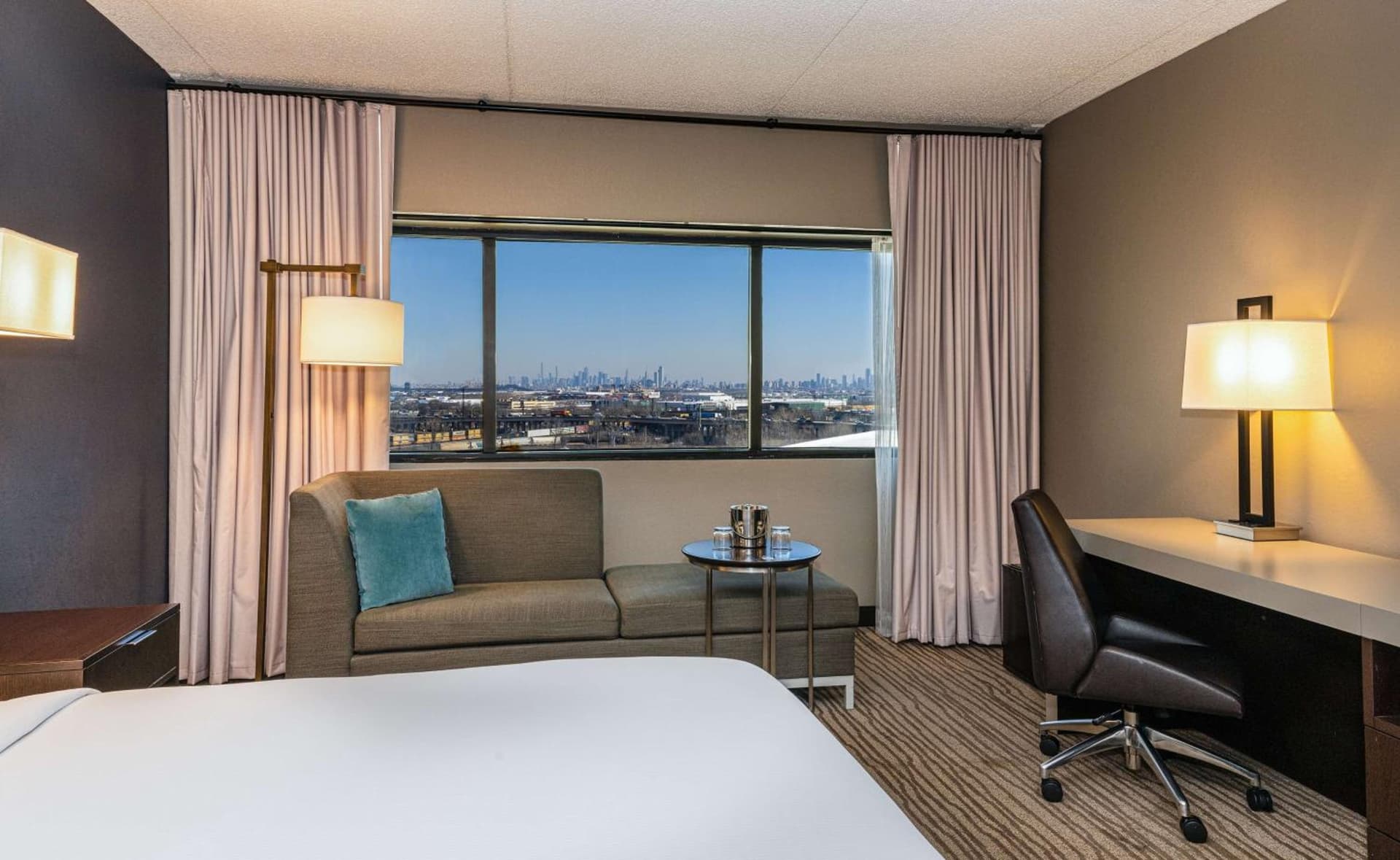 DoubleTree by Hilton Hotel Newark Airport gallery photo in Newark, NJ — image 48