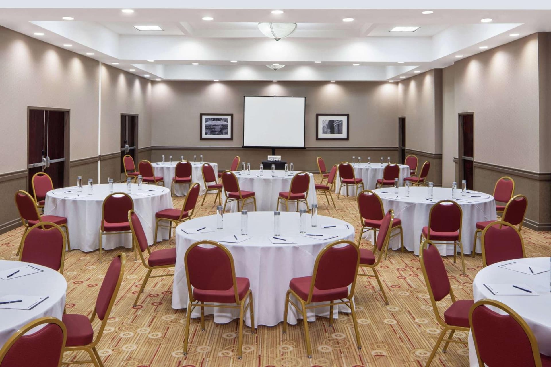 DoubleTree by Hilton Hotel Newark Airport gallery photo in Newark, NJ — image 44