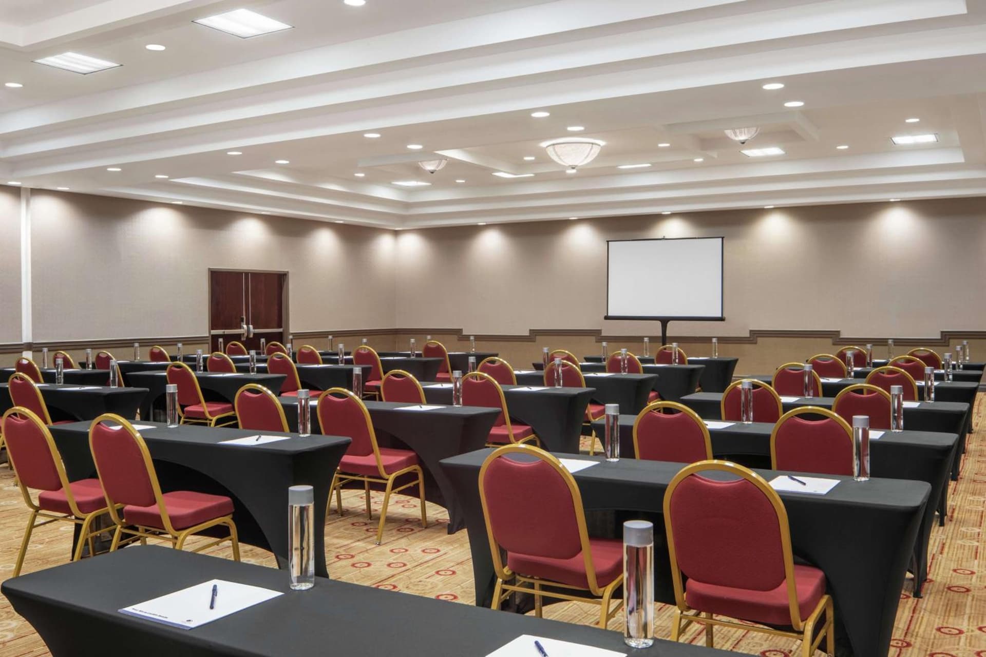DoubleTree by Hilton Hotel Newark Airport gallery photo in Newark, NJ — image 56
