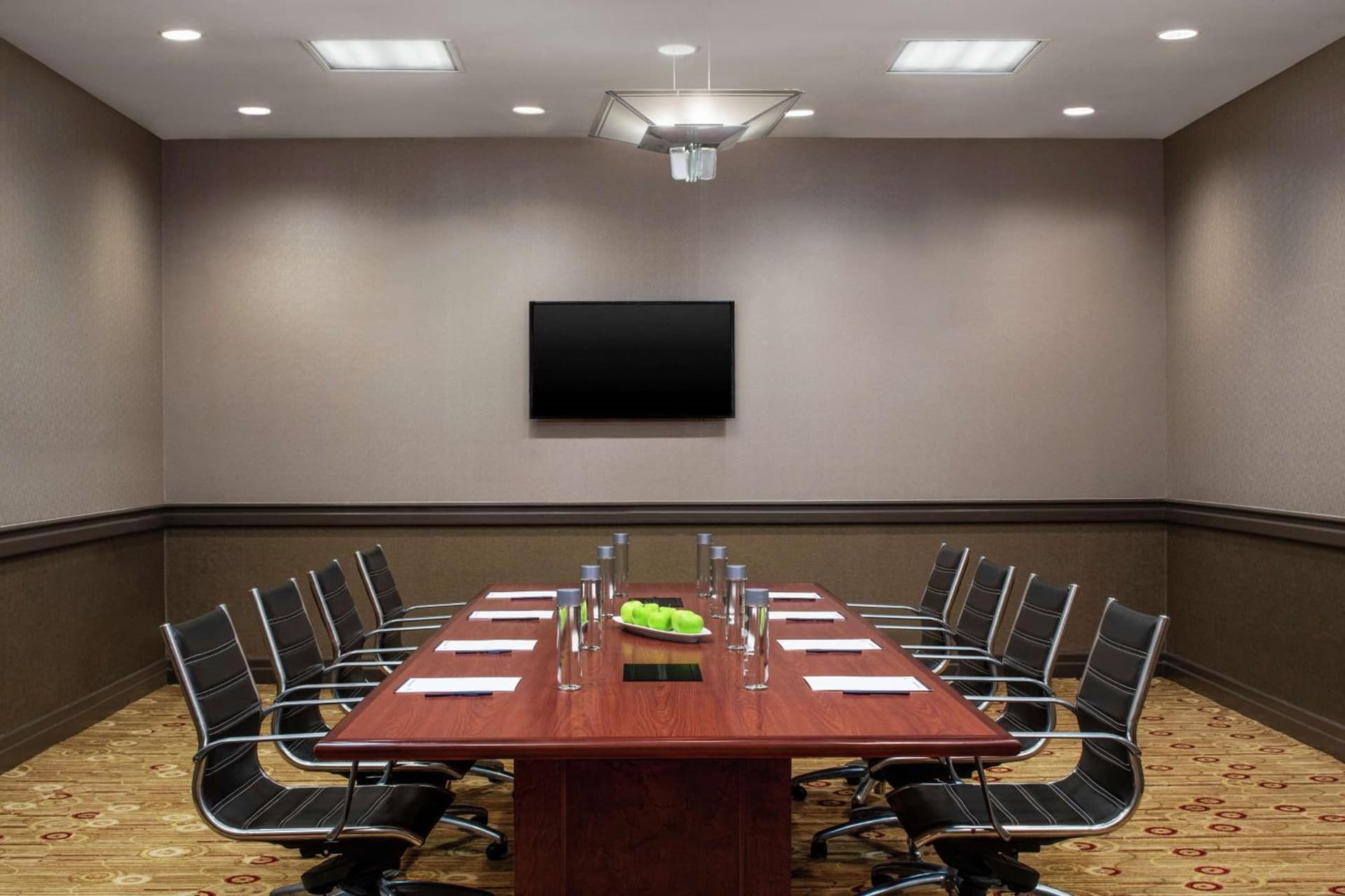 DoubleTree by Hilton Hotel Newark Airport gallery photo in Newark, NJ — image 41
