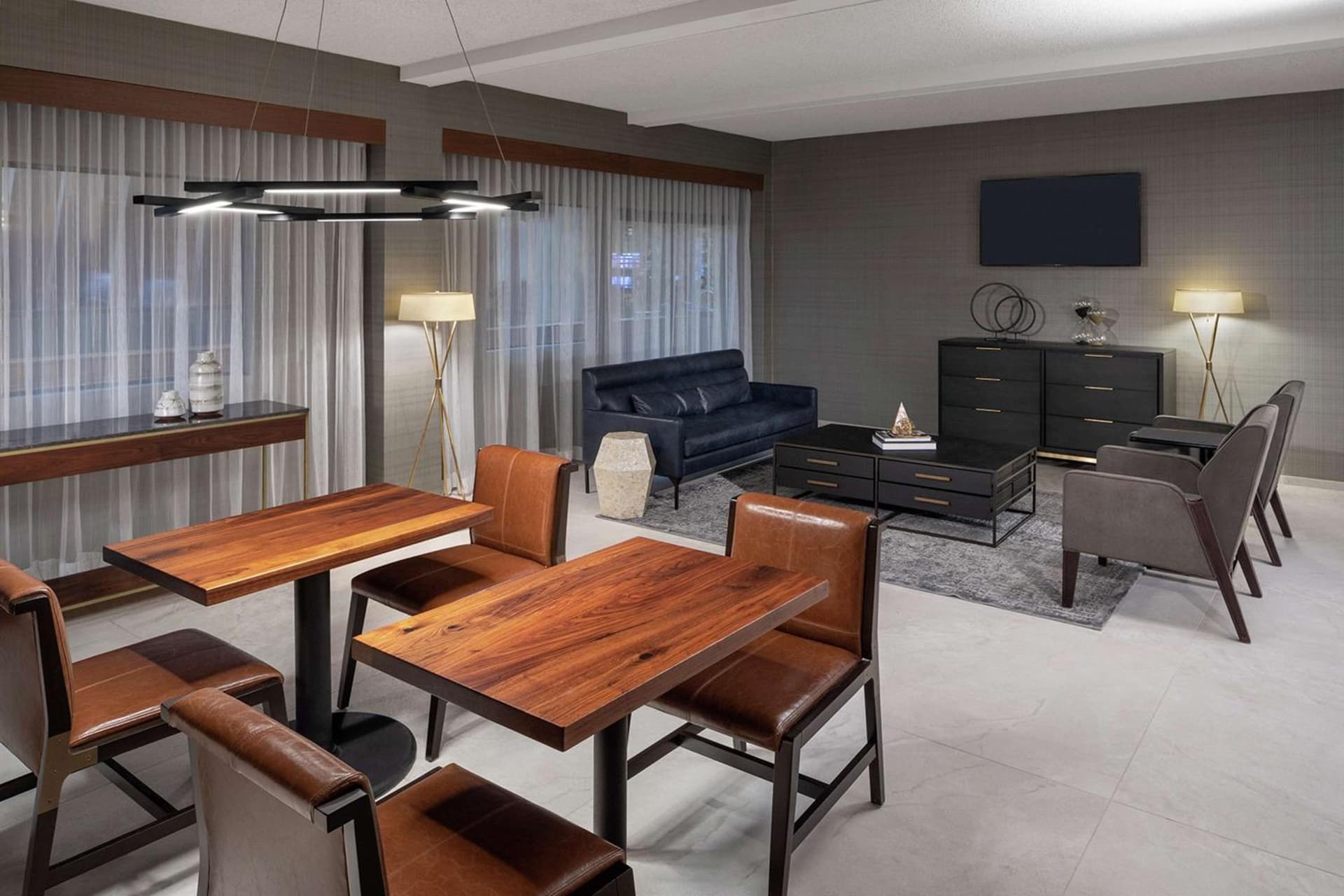 DoubleTree by Hilton Hotel Newark Airport gallery photo in Newark, NJ — image 39