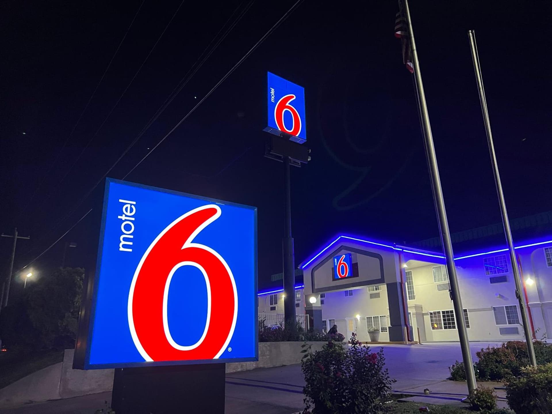 Motel 6 Tulsa, OK Airport interior in Tulsa, OK — gallery photo 2