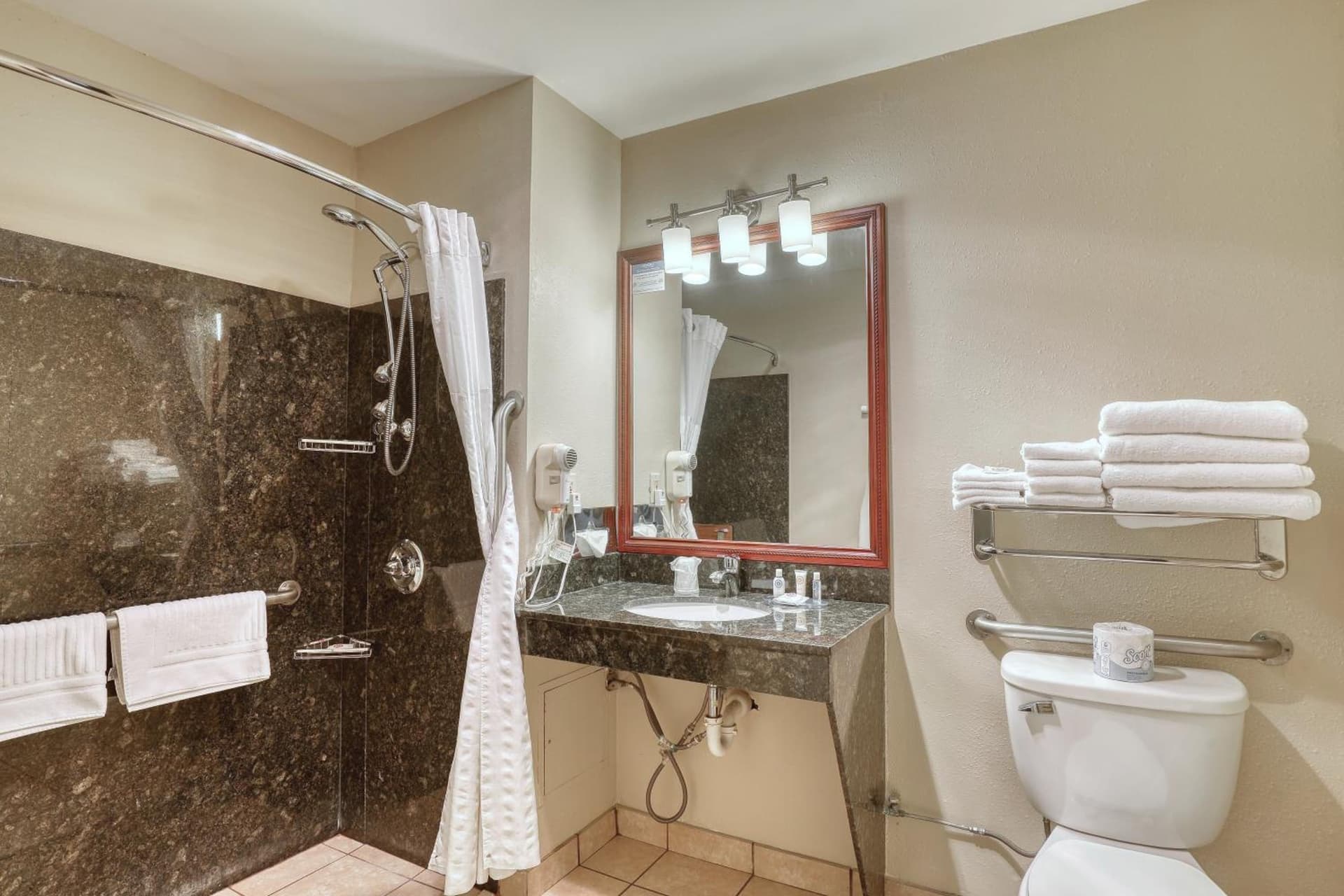 Comfort Suites Appleton Airport gallery photo in Appleton, WI — image 67