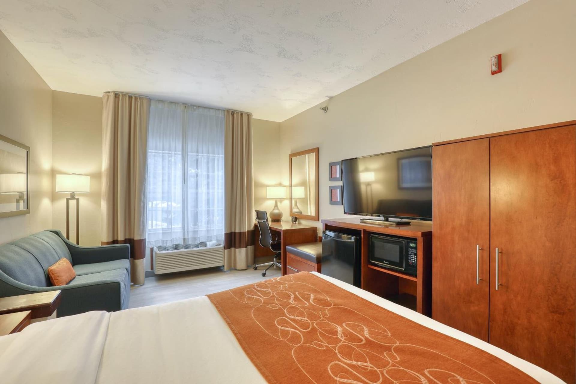 Comfort Suites Appleton Airport gallery photo in Appleton, WI — image 61