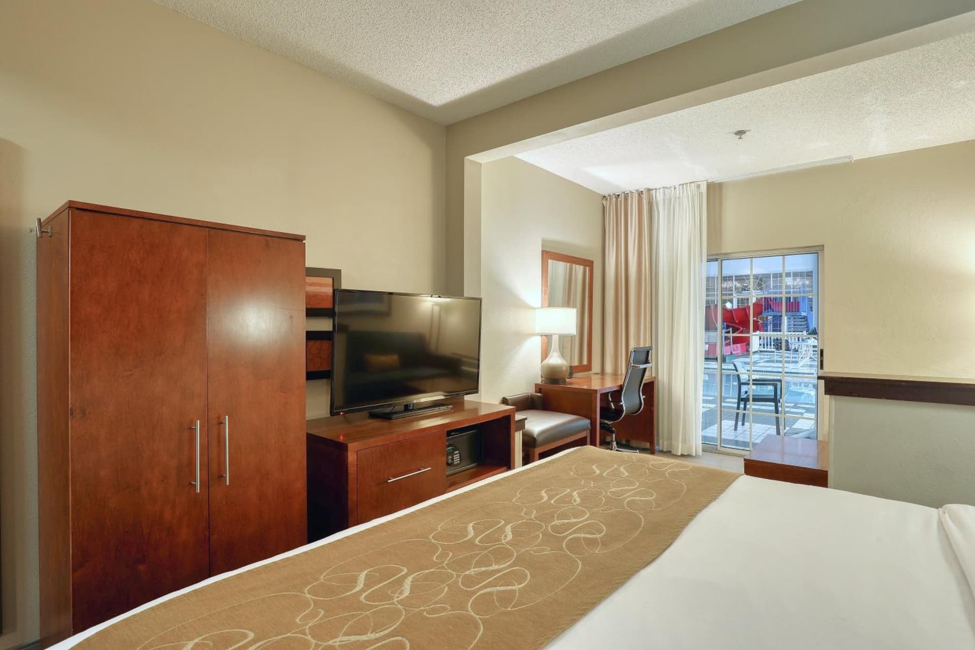 Comfort Suites Appleton Airport gallery photo in Appleton, WI — image 57