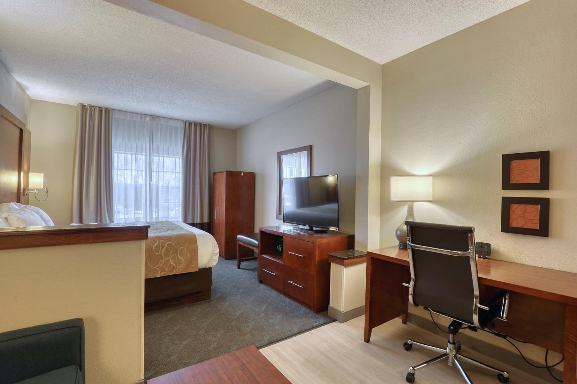 Comfort Suites Appleton Airport gallery photo in Appleton, WI — image 76