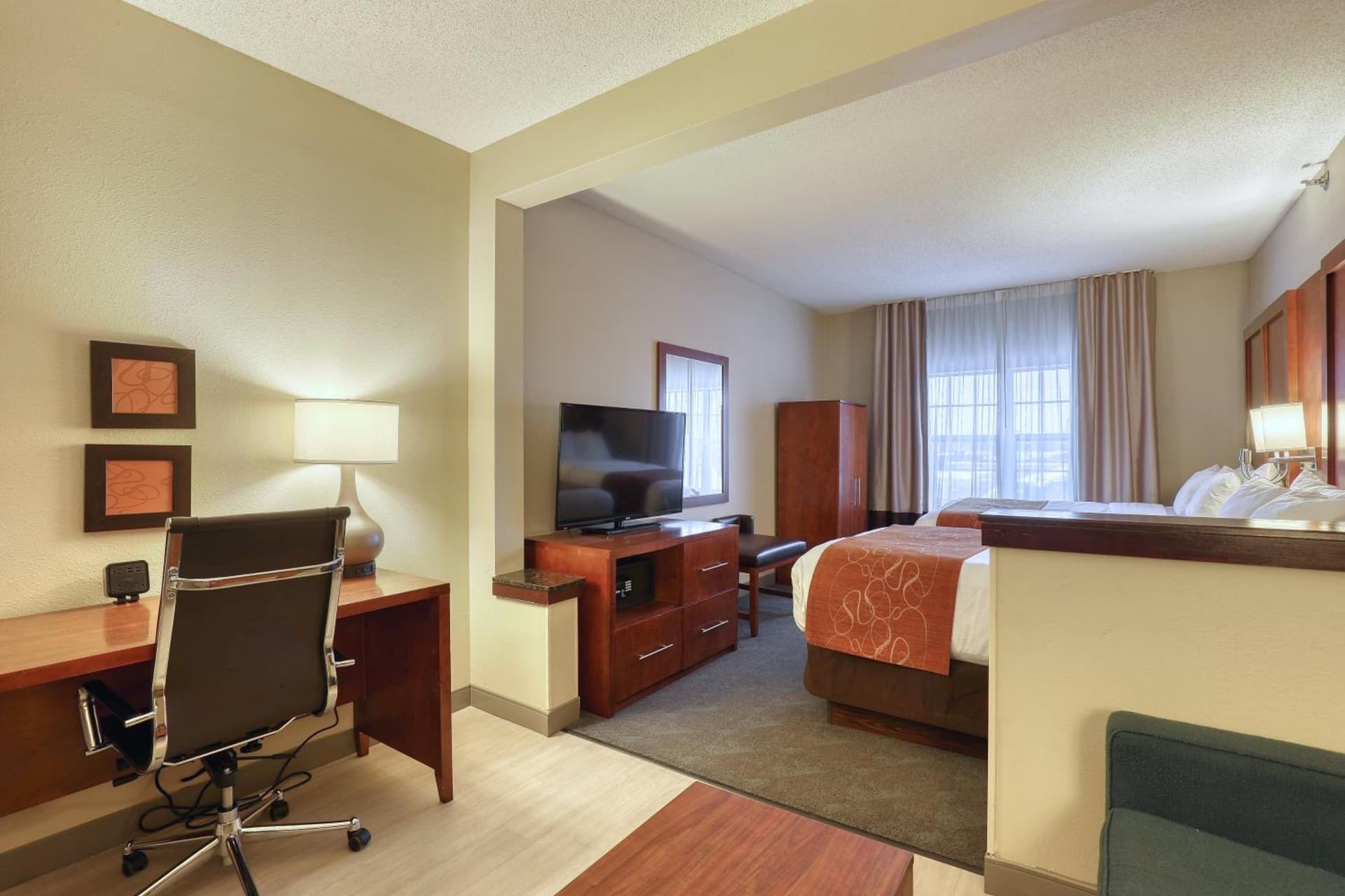 Comfort Suites Appleton Airport gallery photo in Appleton, WI — image 44