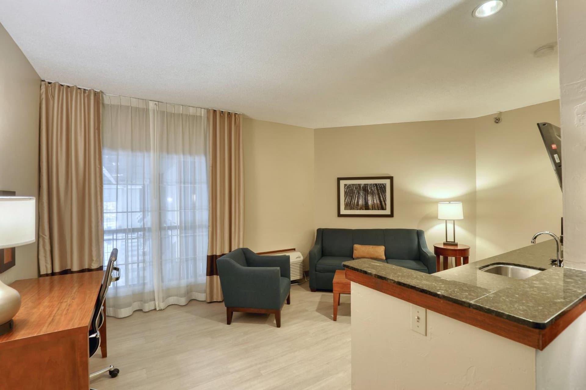 Comfort Suites Appleton Airport gallery photo in Appleton, WI — image 104