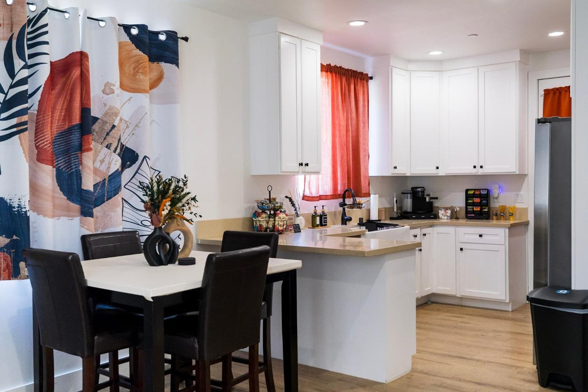 The Relyn interior in Inglewood, CA — gallery photo 2