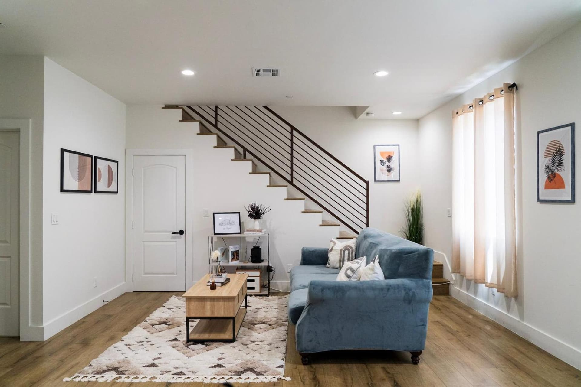 The Relyn gallery photo in Inglewood, CA — image 10