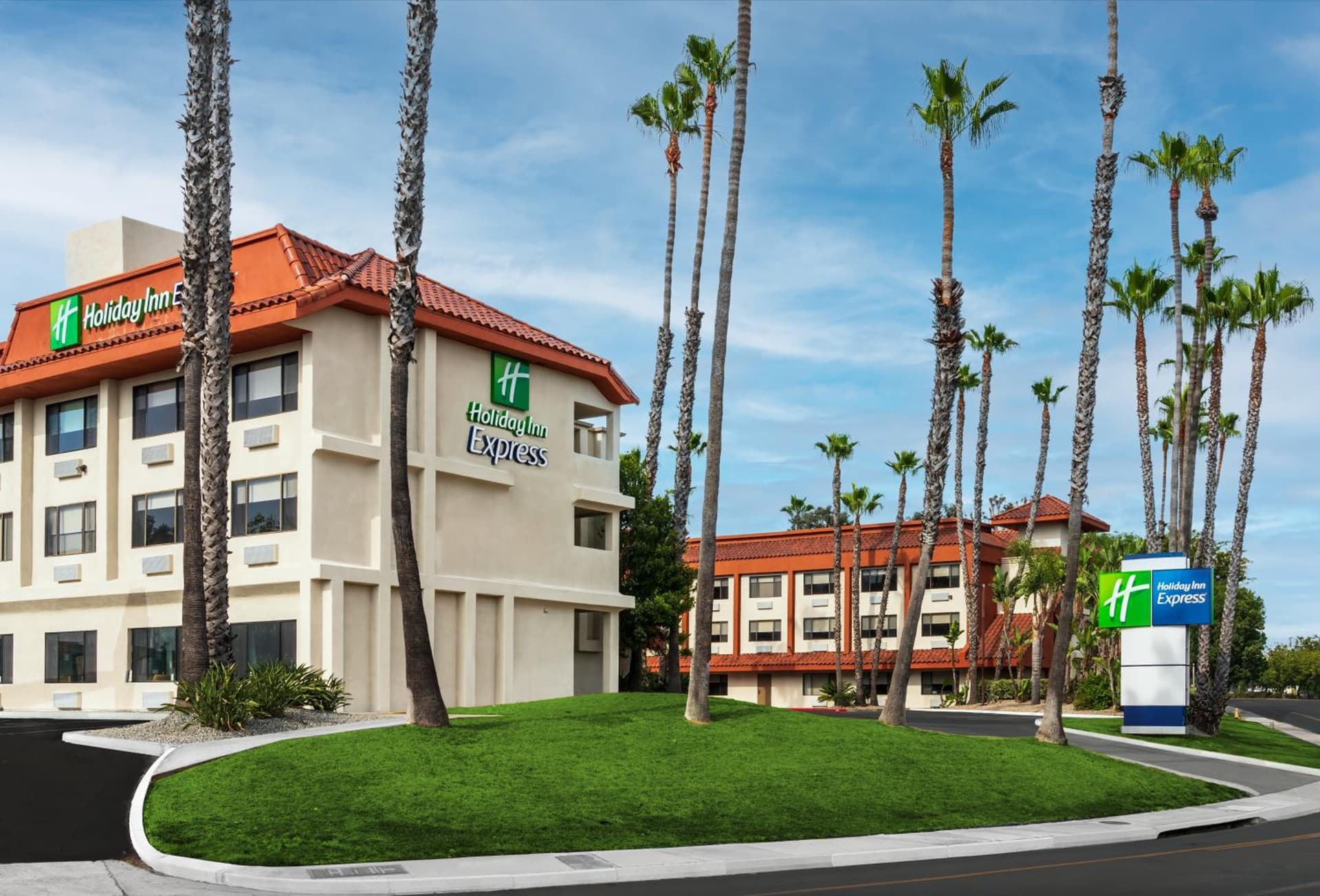 Holiday Inn Express La Mesa Near SDSU by IHG interior in La Mesa, CA — gallery photo 2