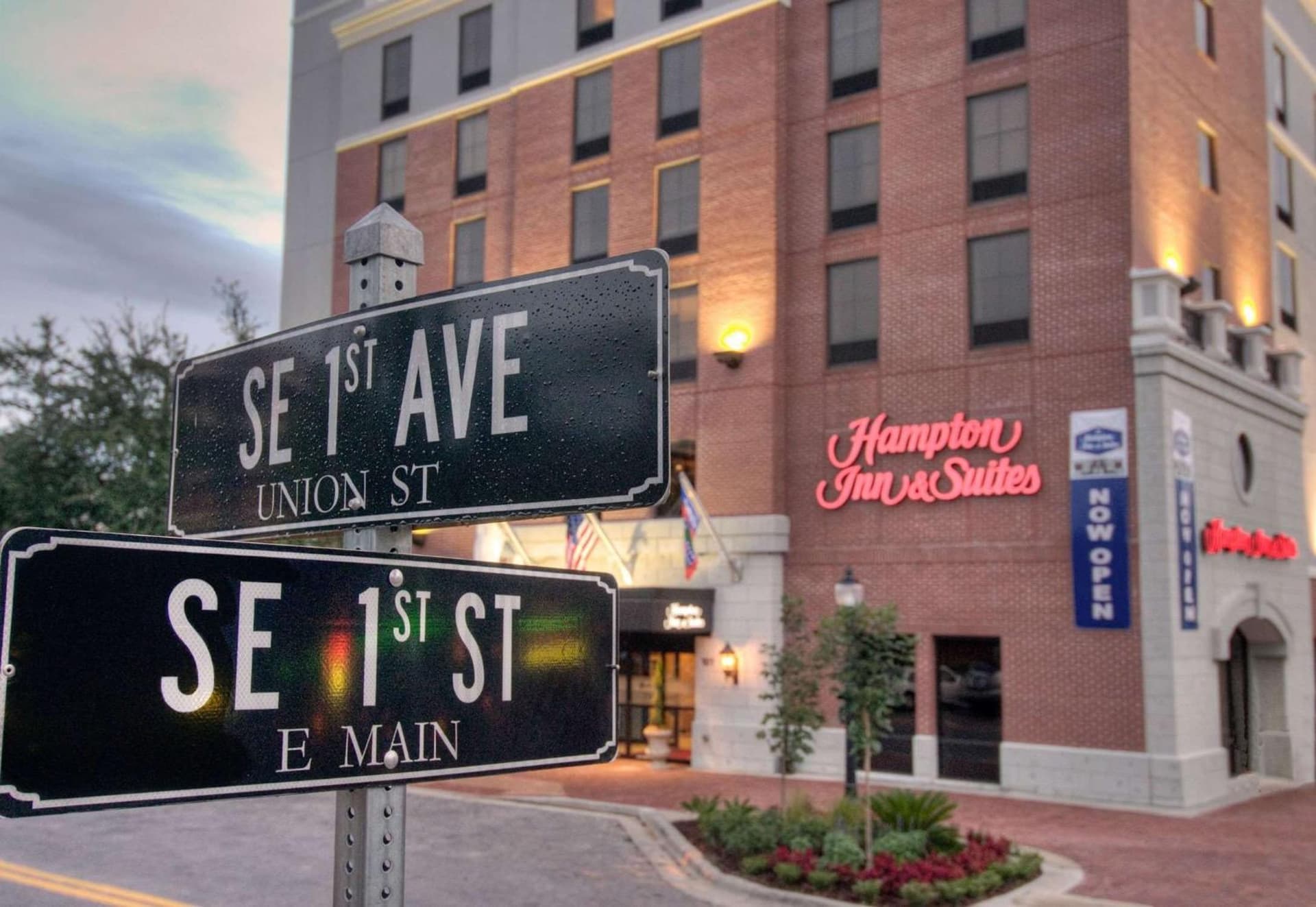 Hampton Inn & Suites Gainesville Downtown interior in Gainesville, FL — gallery photo 2