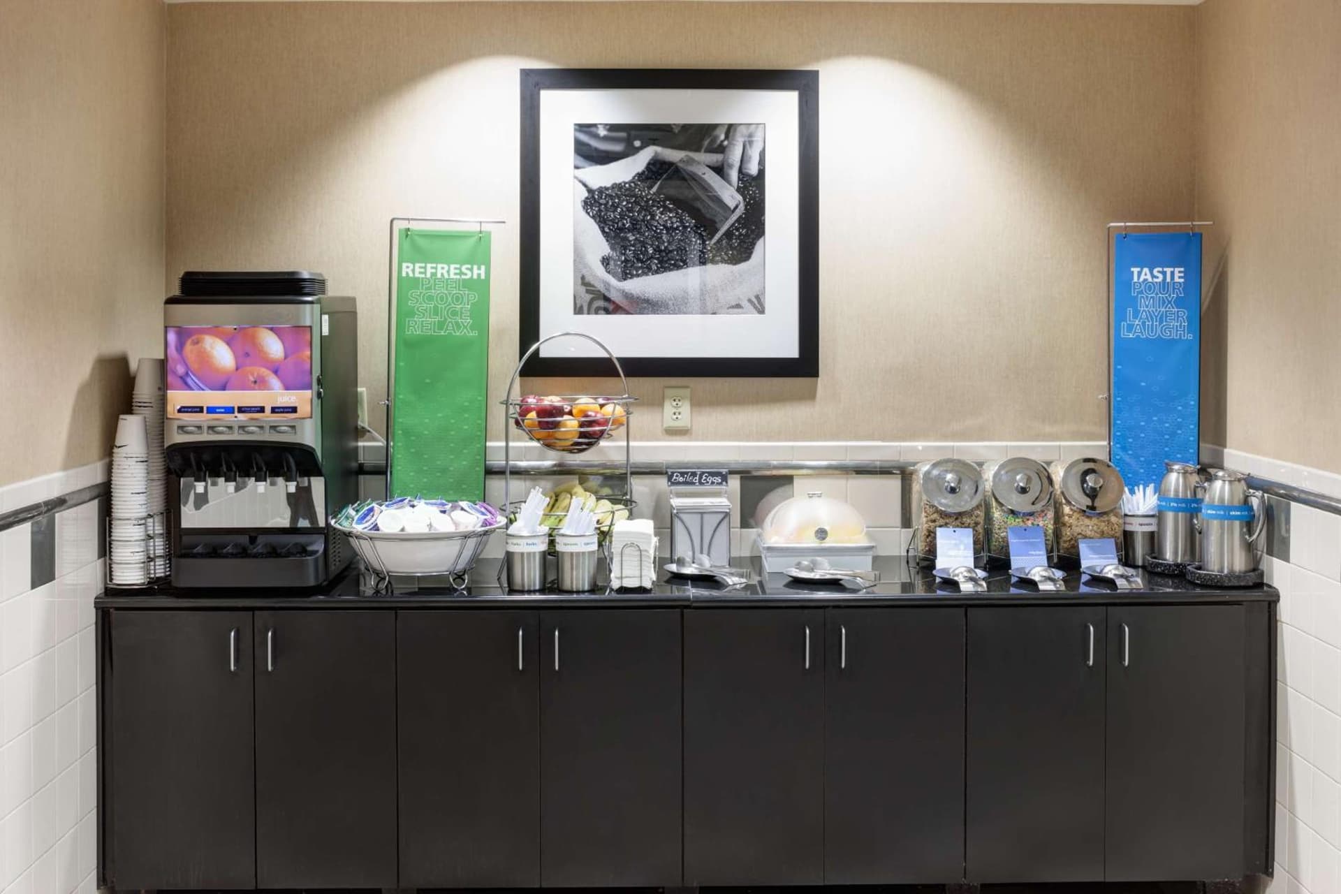 Hampton Inn & Suites Gainesville Downtown interior in Gainesville, FL — gallery photo 2