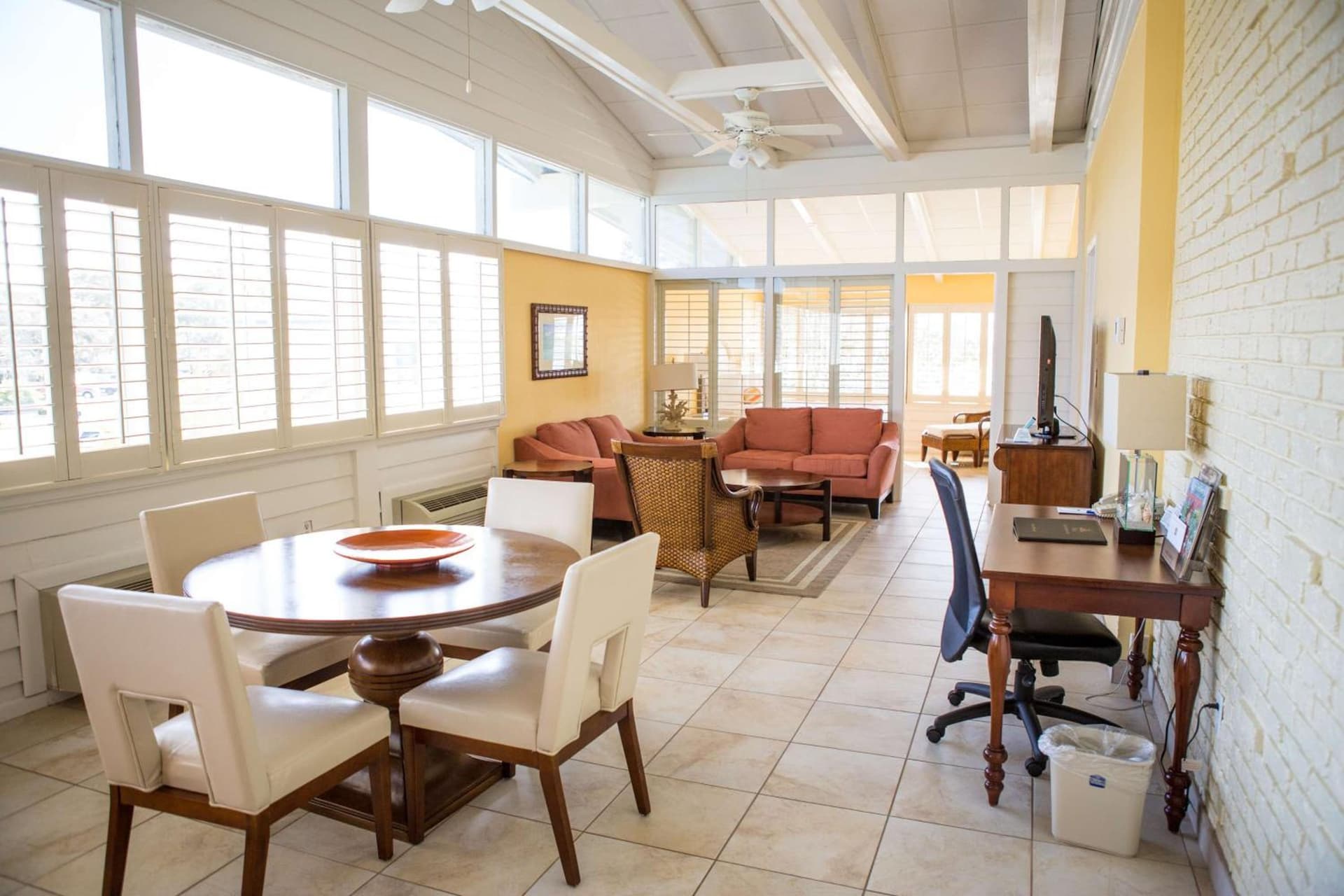 Best Western Plus Yacht Harbor Inn property views in Dunedin, FL — gallery photo 3