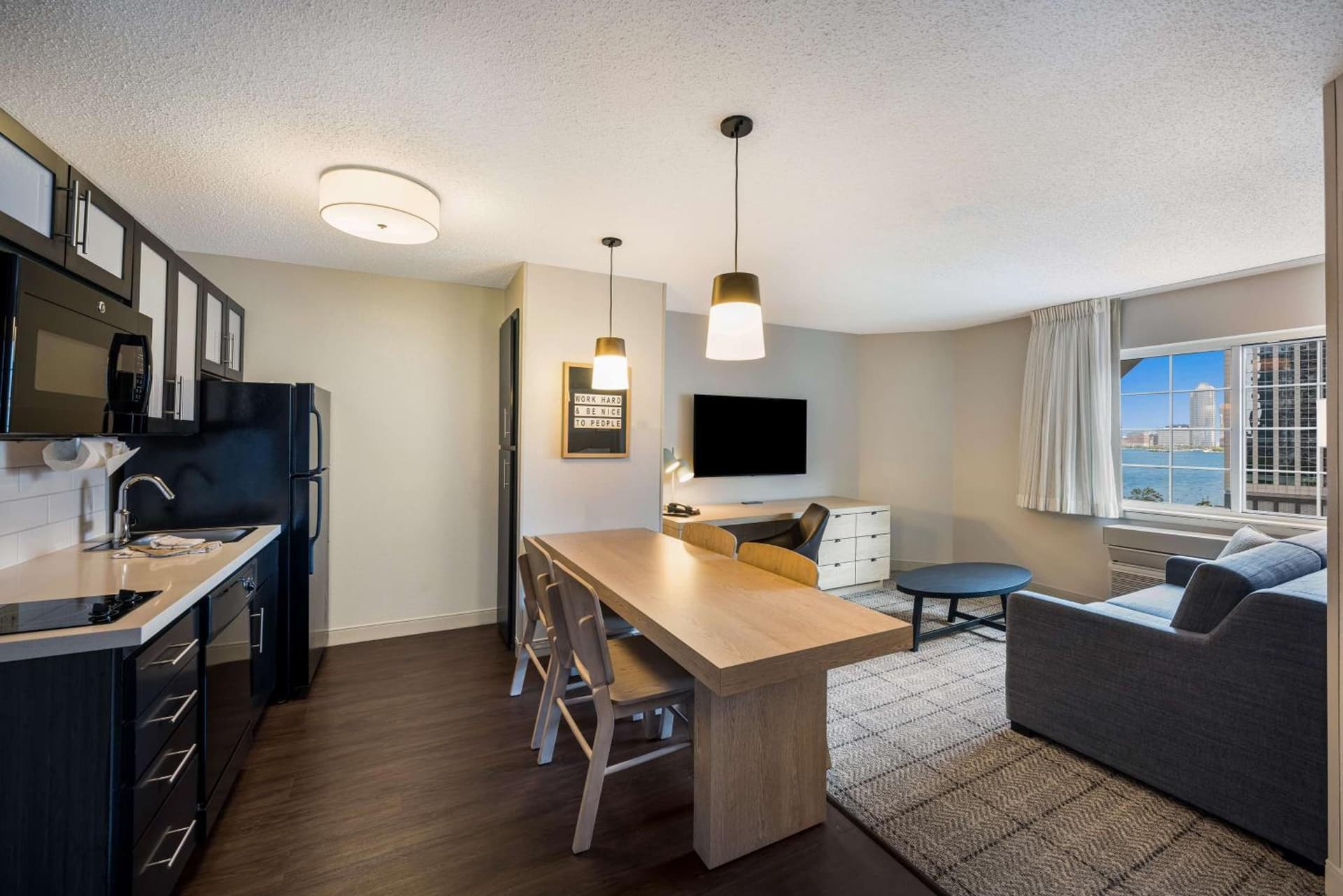 Sonesta Simply Suites Jersey City gallery photo in Jersey City, NJ — image 25