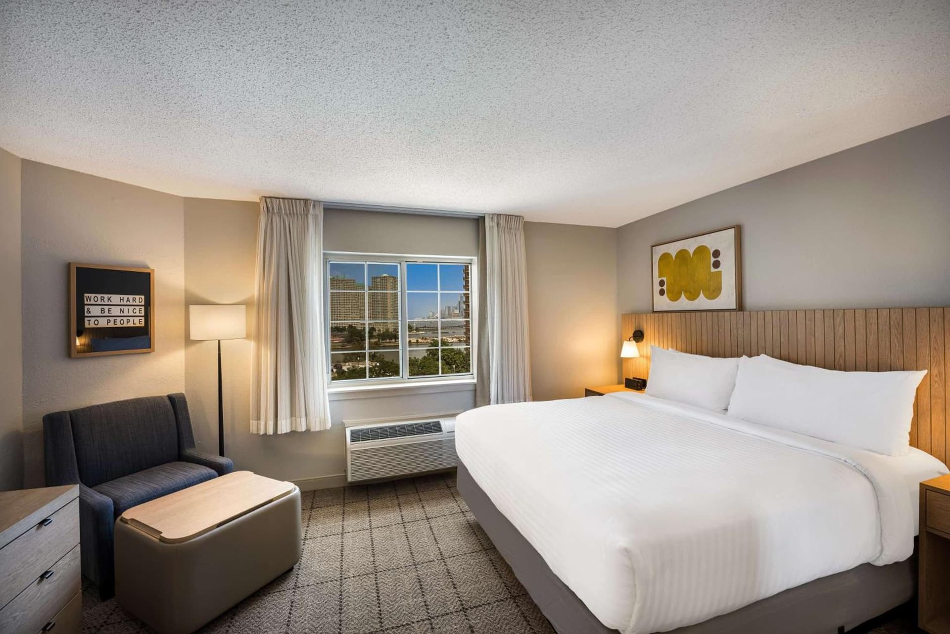 Sonesta Simply Suites Jersey City gallery photo in Jersey City, NJ — image 52