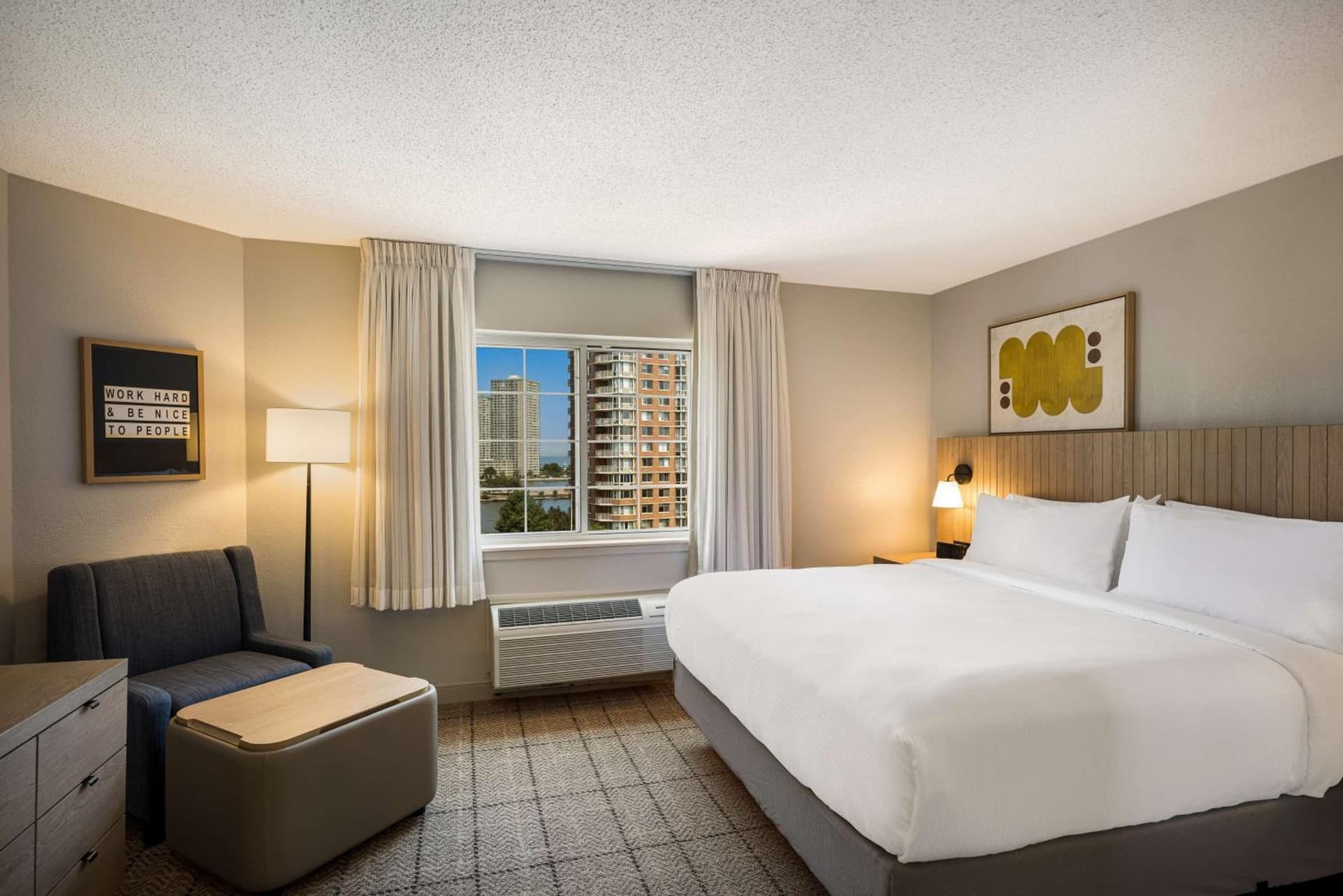 Sonesta Simply Suites Jersey City gallery photo in Jersey City, NJ — image 47