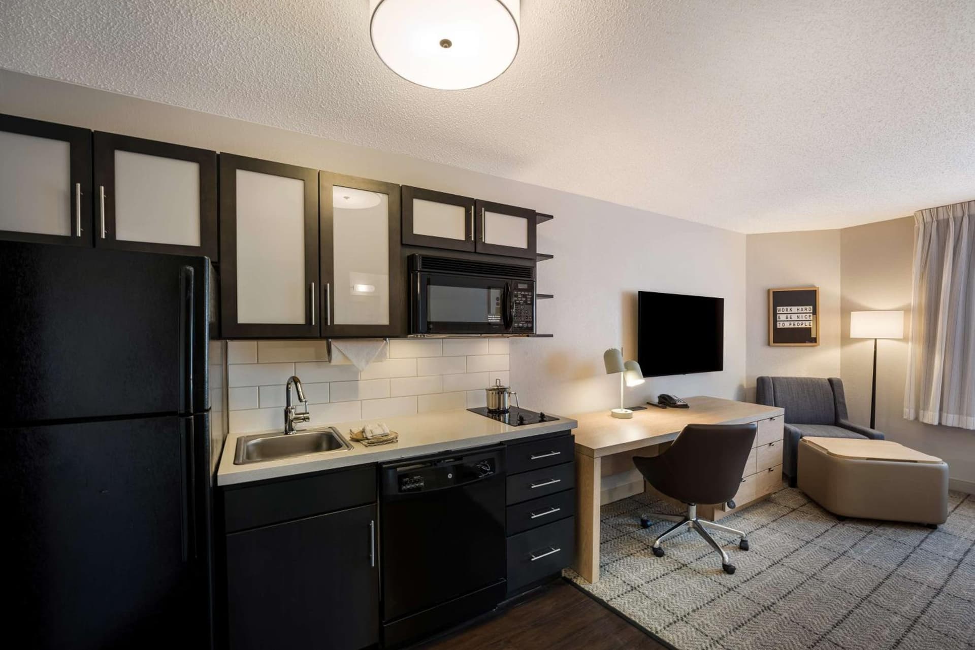 Sonesta Simply Suites Jersey City gallery photo in Jersey City, NJ — image 4