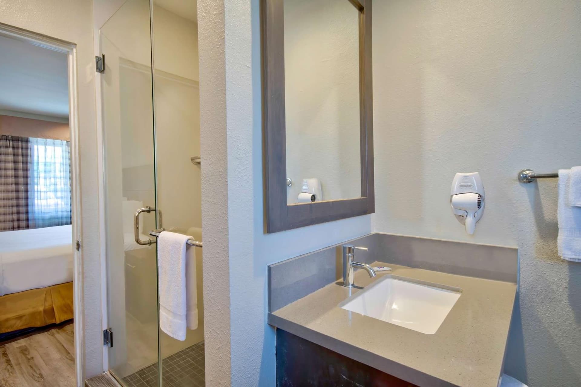 Studio 6 Rosemead, CA interior in Rosemead, CA — gallery photo 2