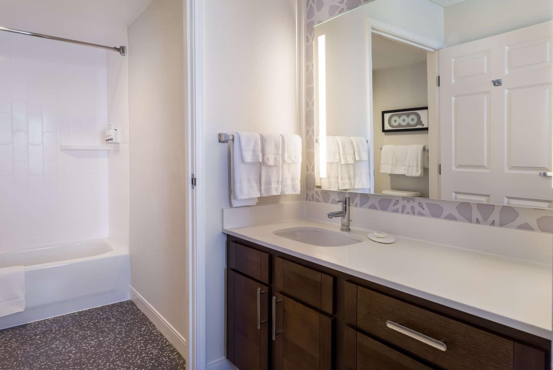 Sonesta ES Suites San Francisco Airport Oyster Point Waterfront interior in South San Francisco, CA — gallery photo 2