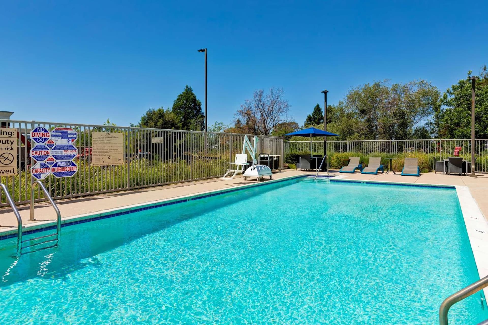 Hampton Inn & Suites Rohnert Park - Sonoma County interior in Rohnert Park, CA — gallery photo 2